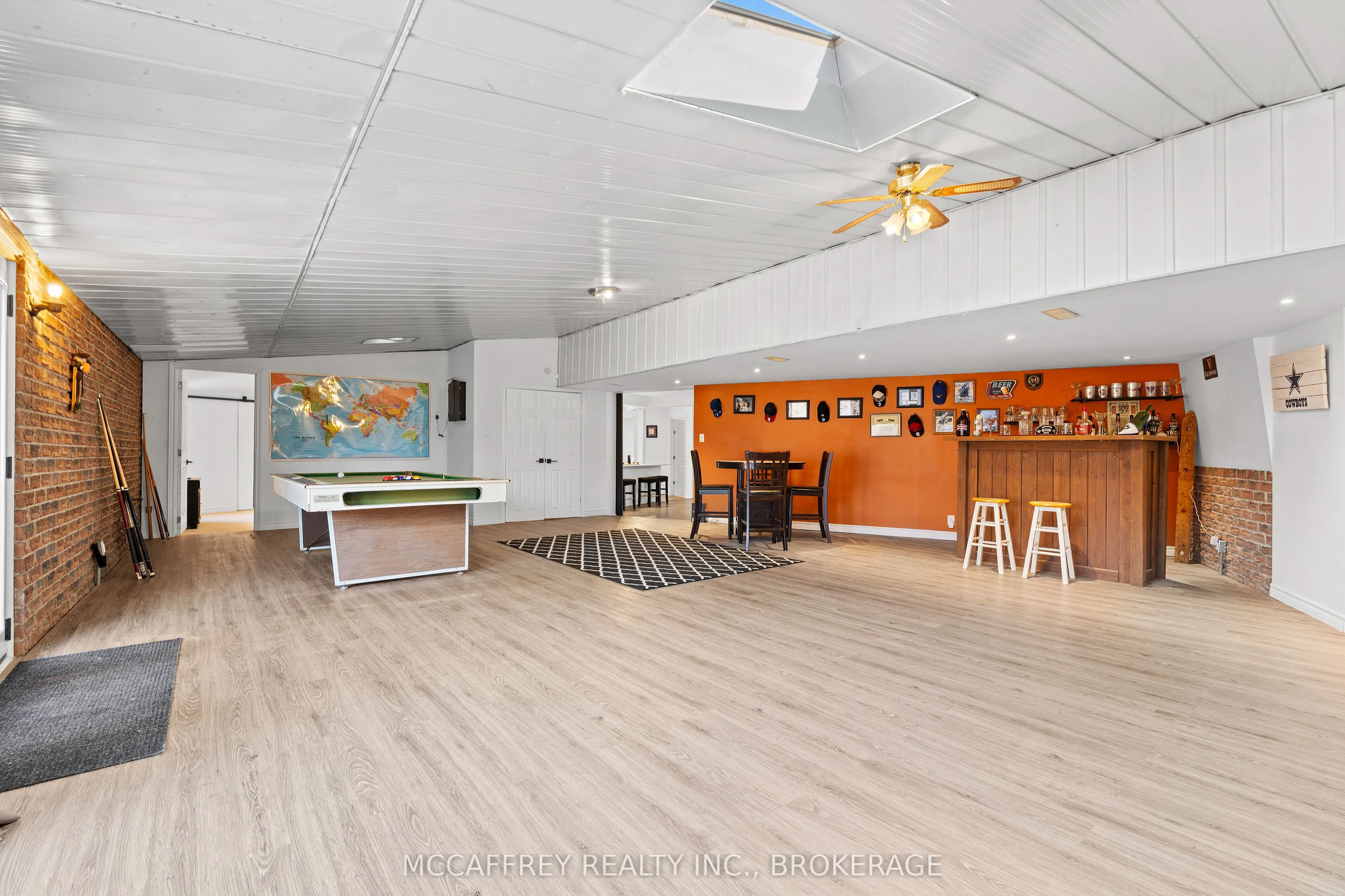 137 Thomas Street W