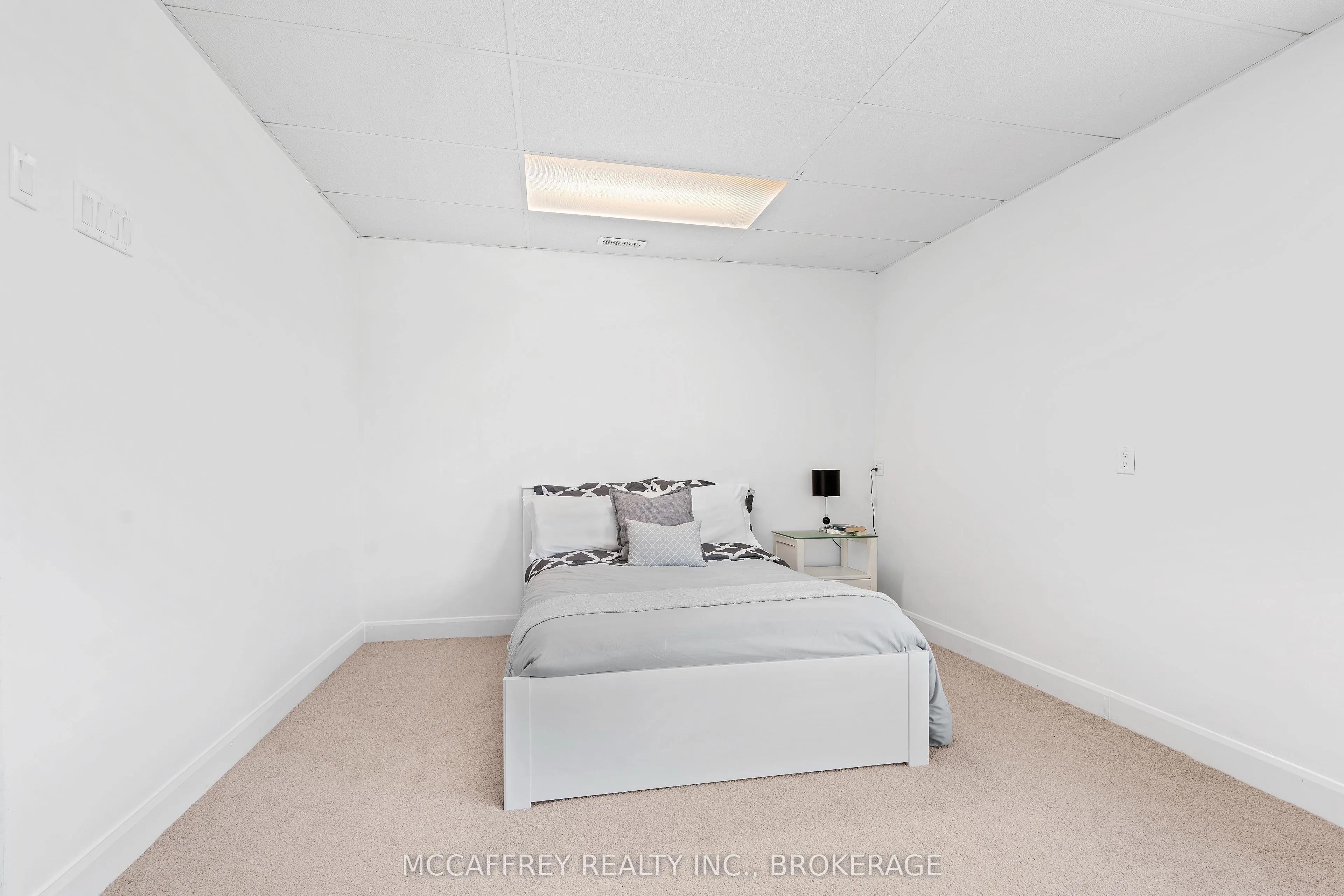 137 Thomas Street W