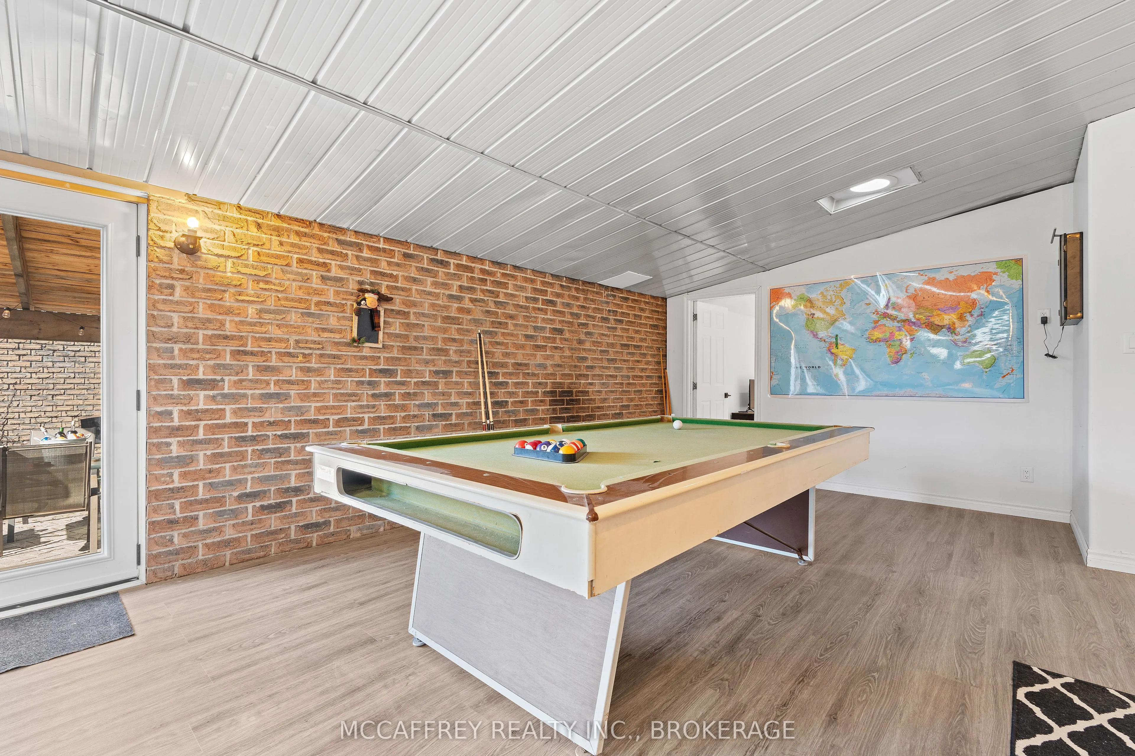 137 Thomas Street W