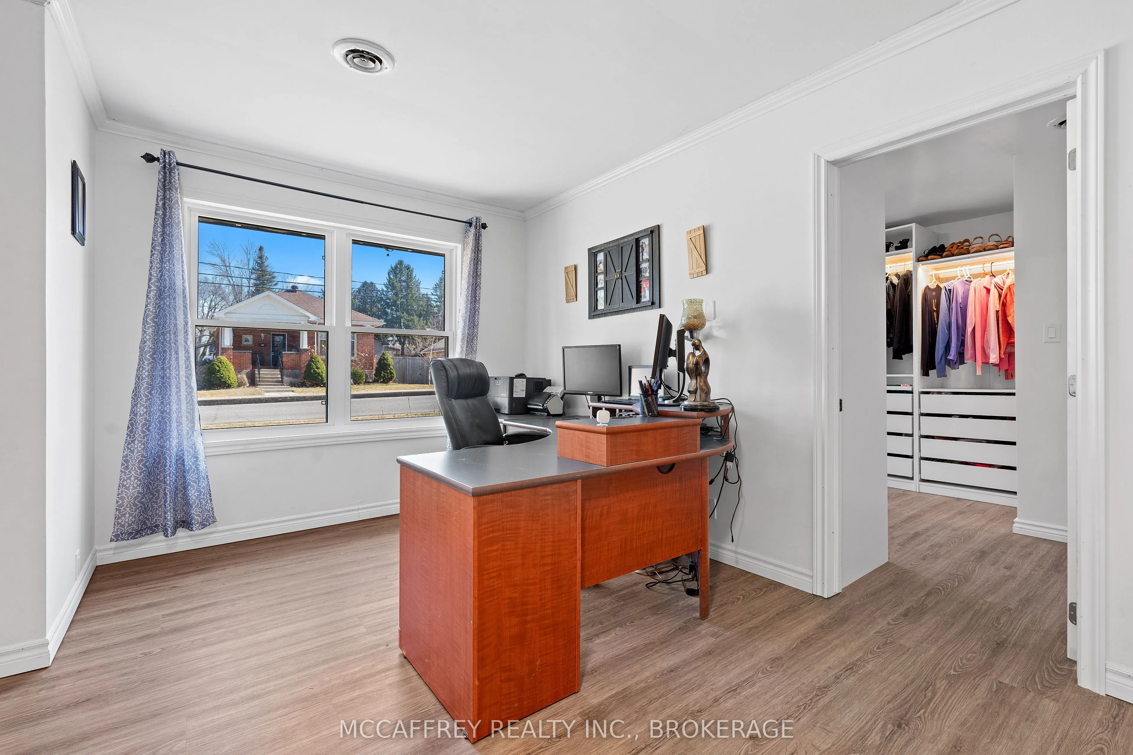 137 Thomas Street W