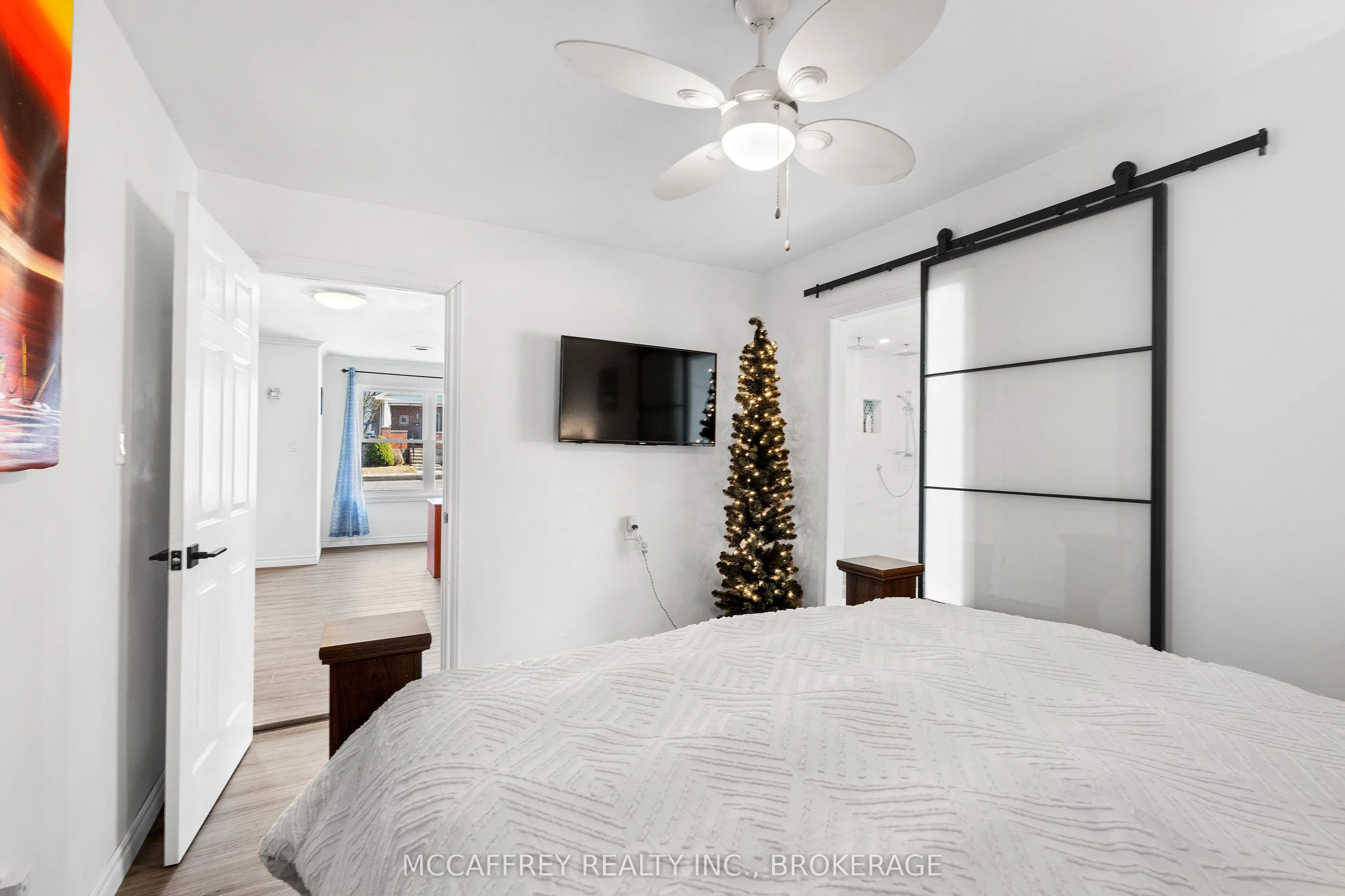137 Thomas Street W
