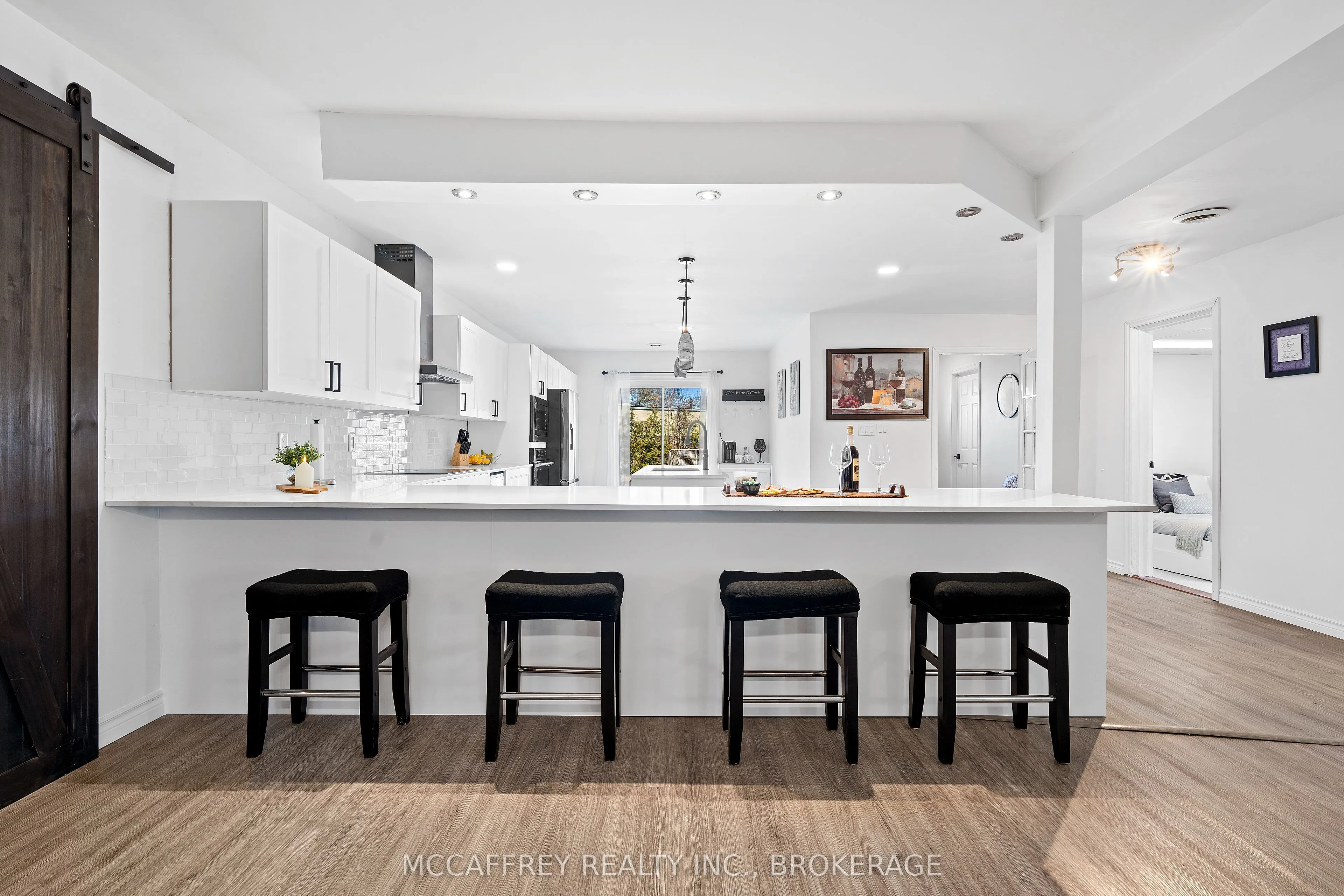 137 Thomas Street W