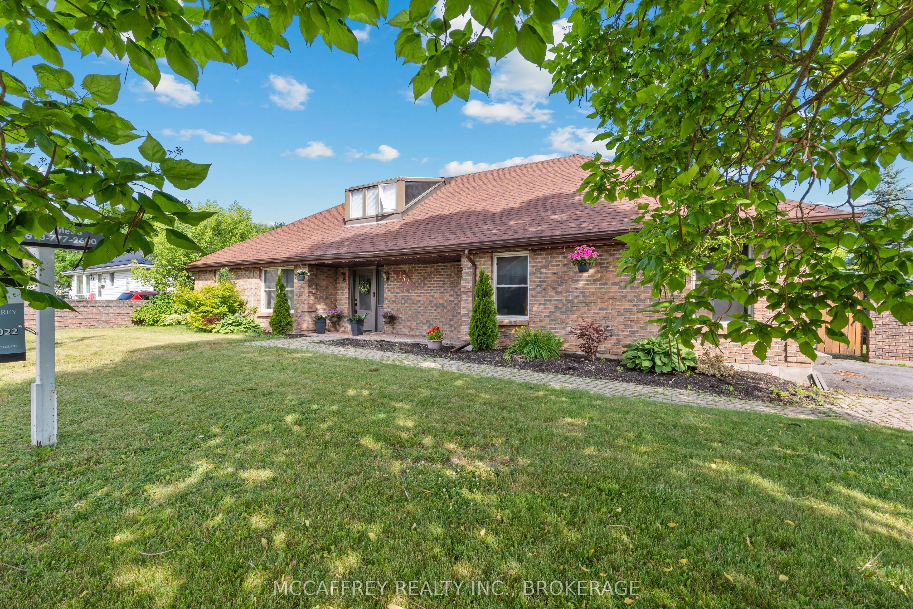 137 Thomas Street W