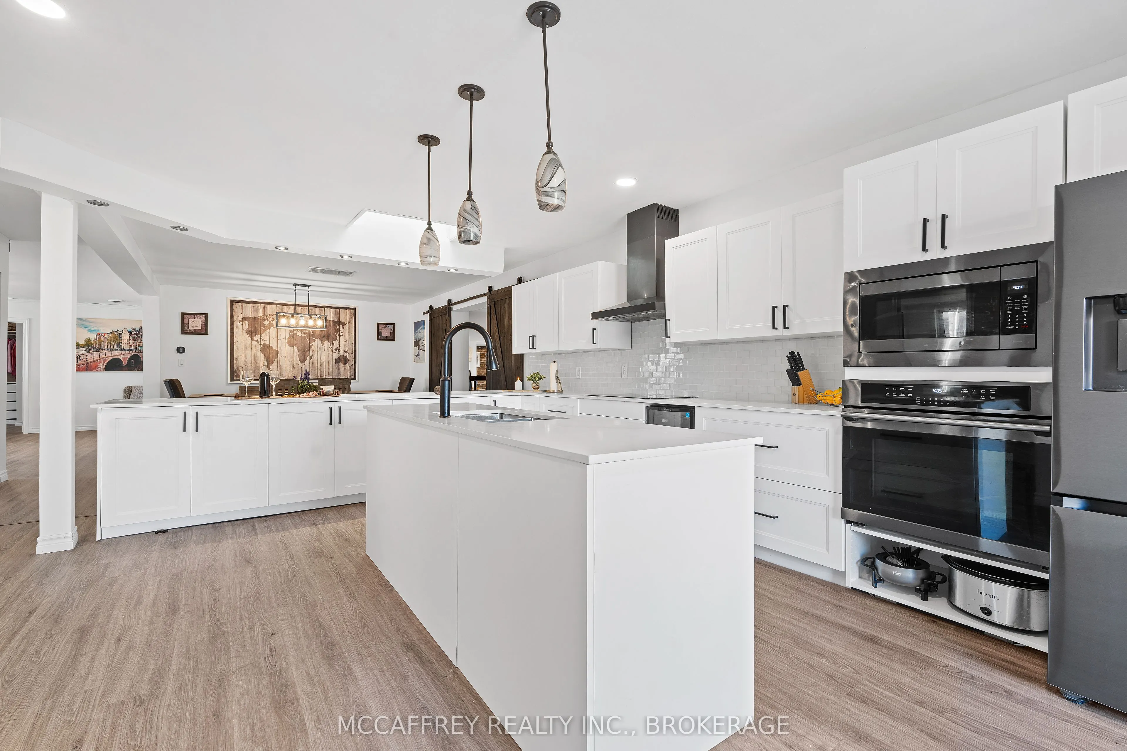 137 Thomas Street W
