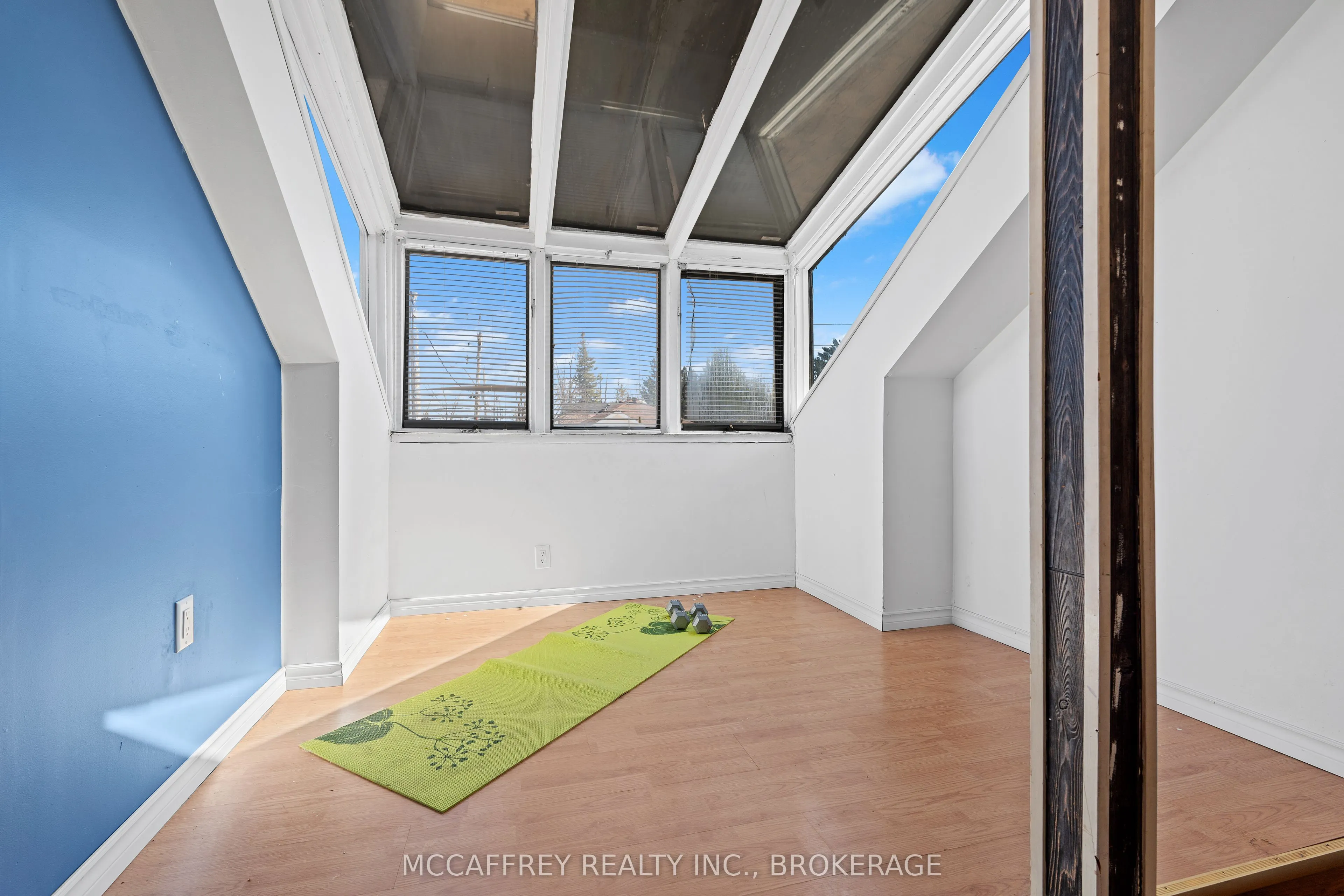 137 Thomas Street W