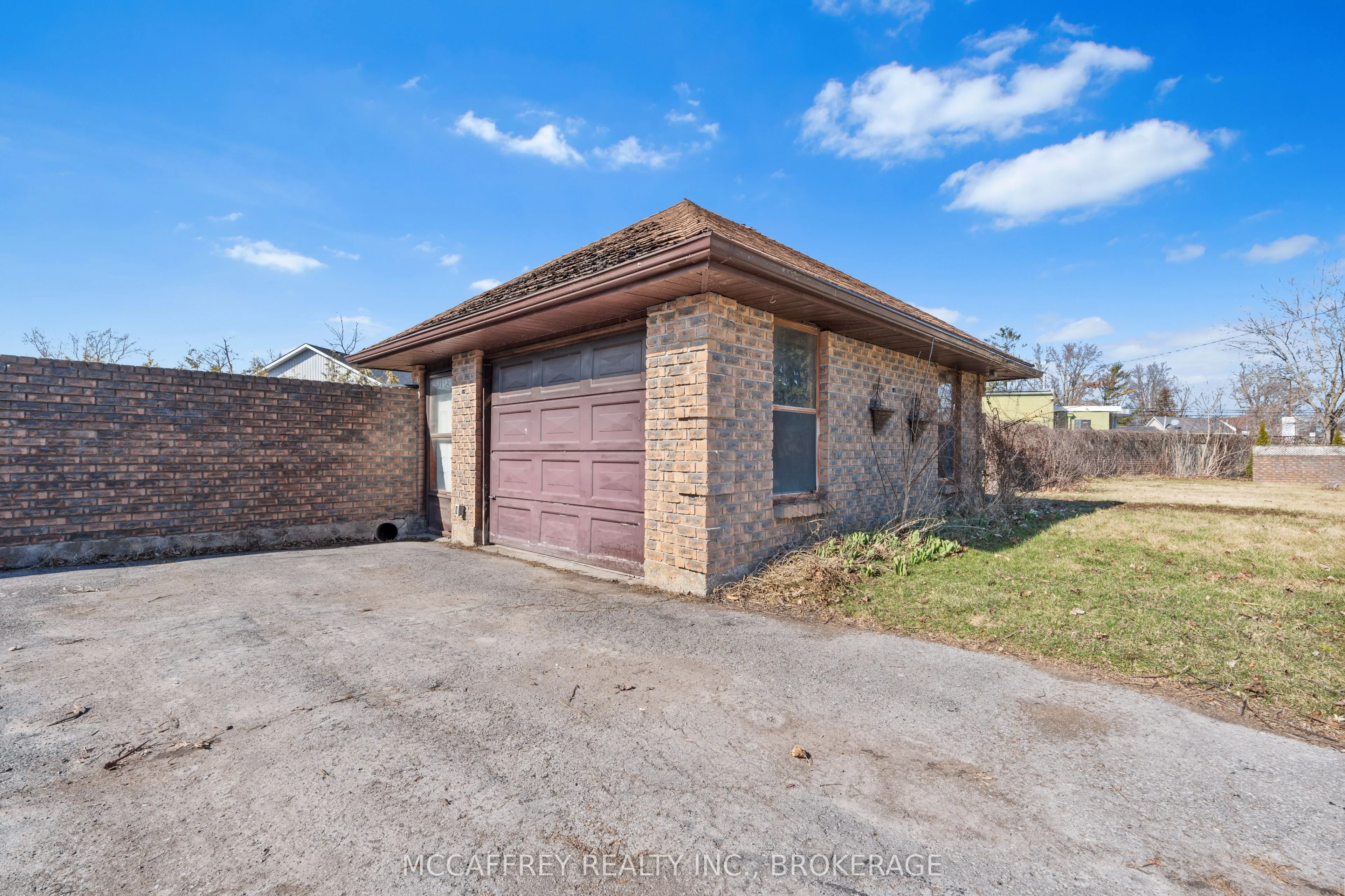 137 Thomas Street W