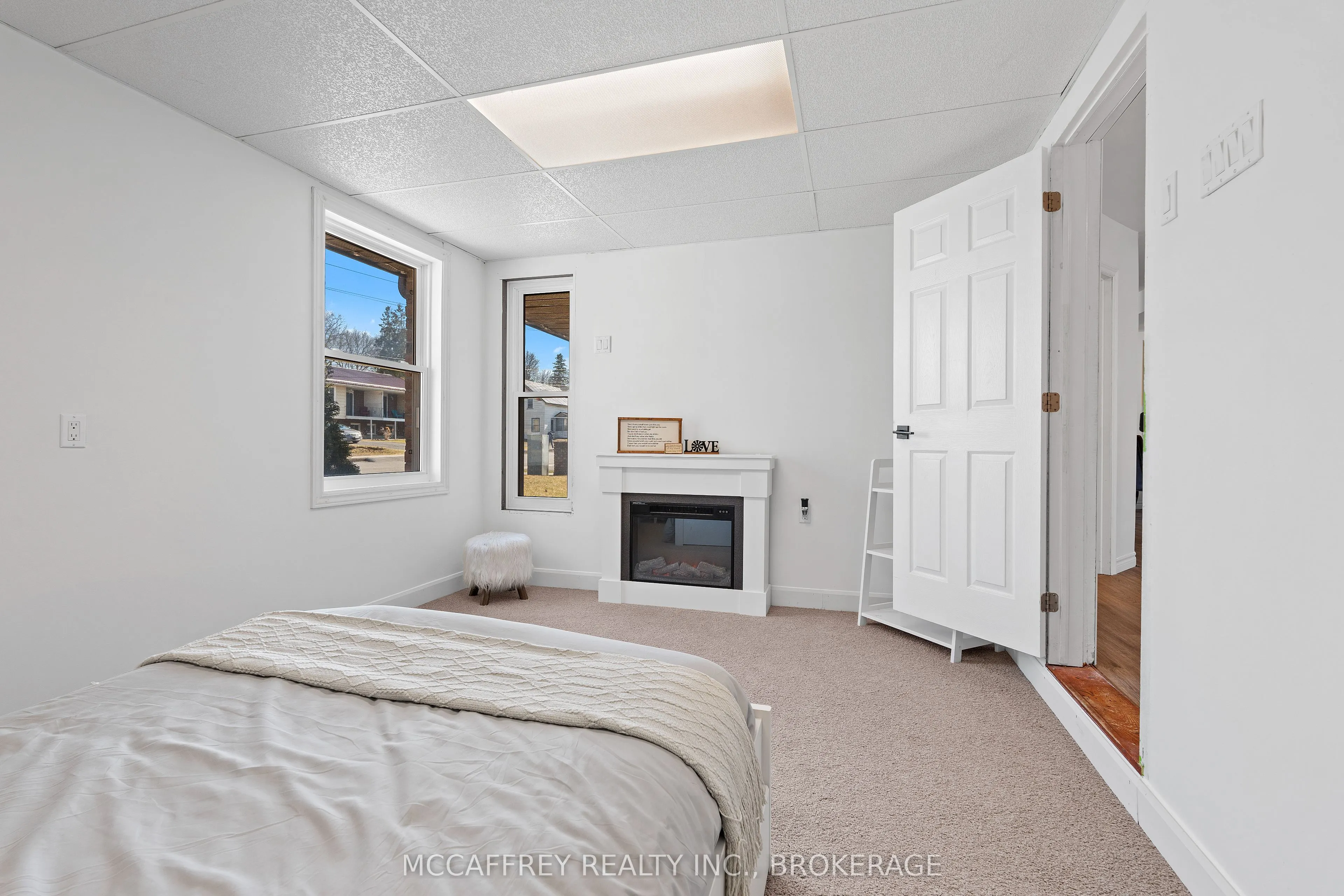 137 Thomas Street W