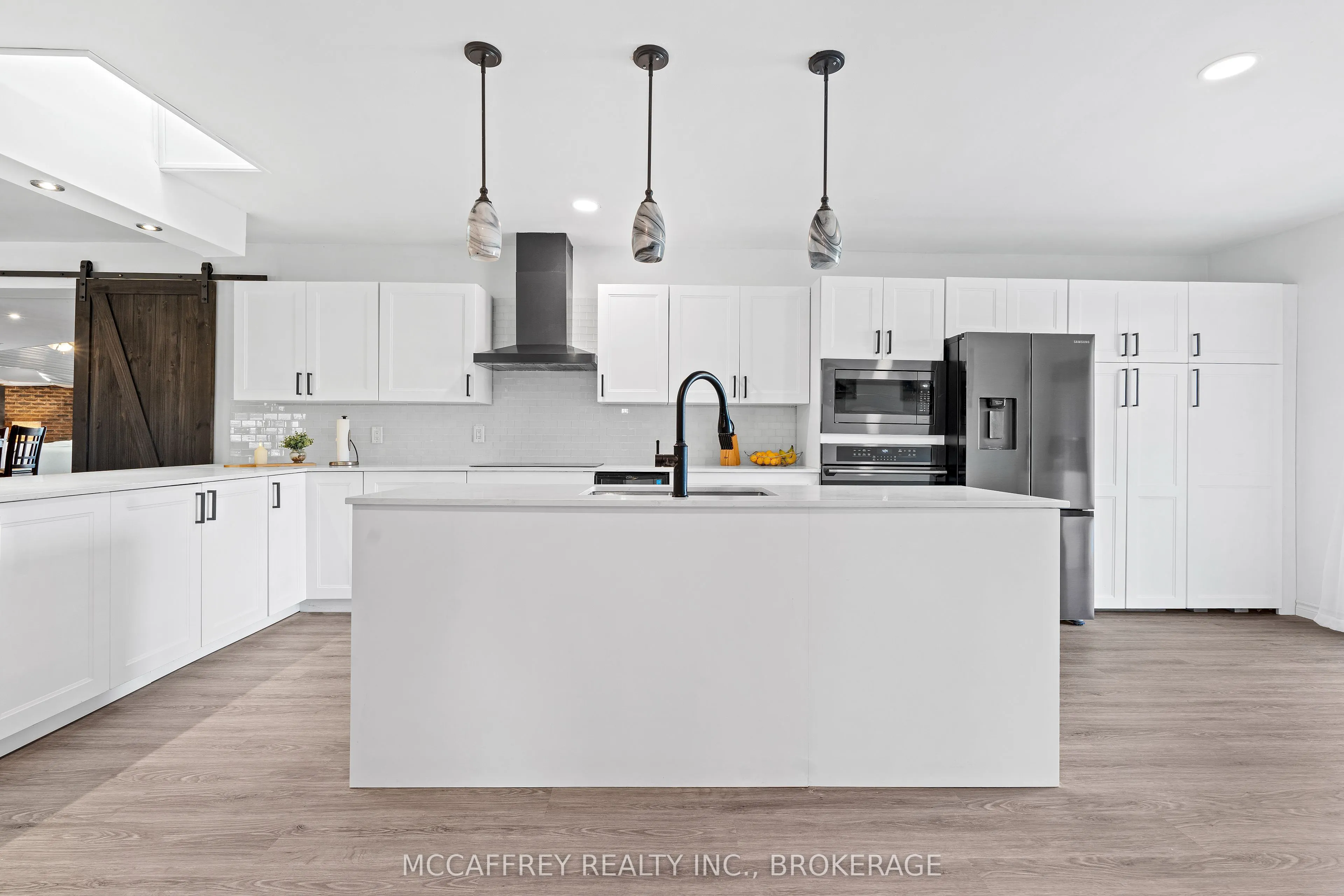 137 Thomas Street W