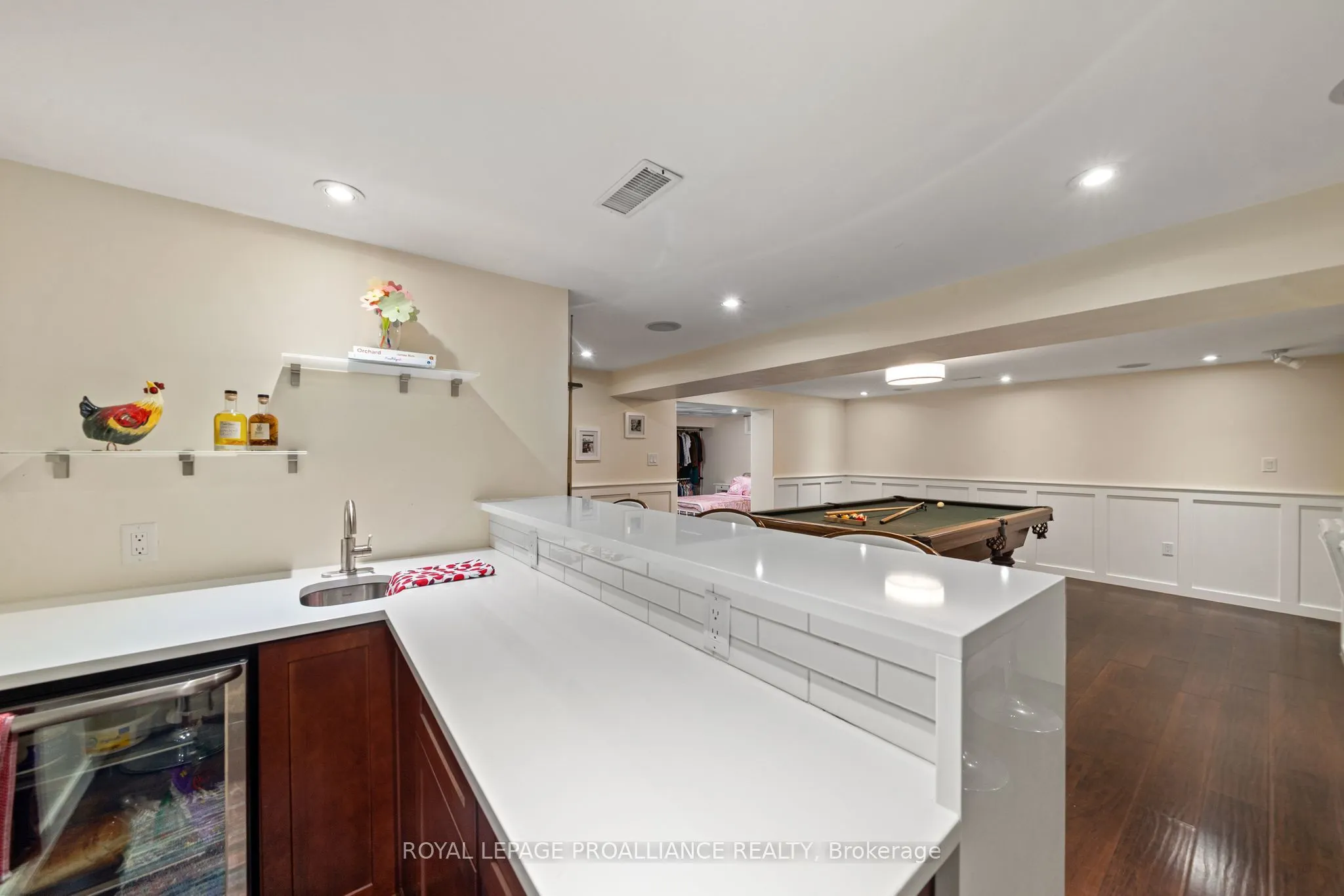 27 FOREST HILL Crescent