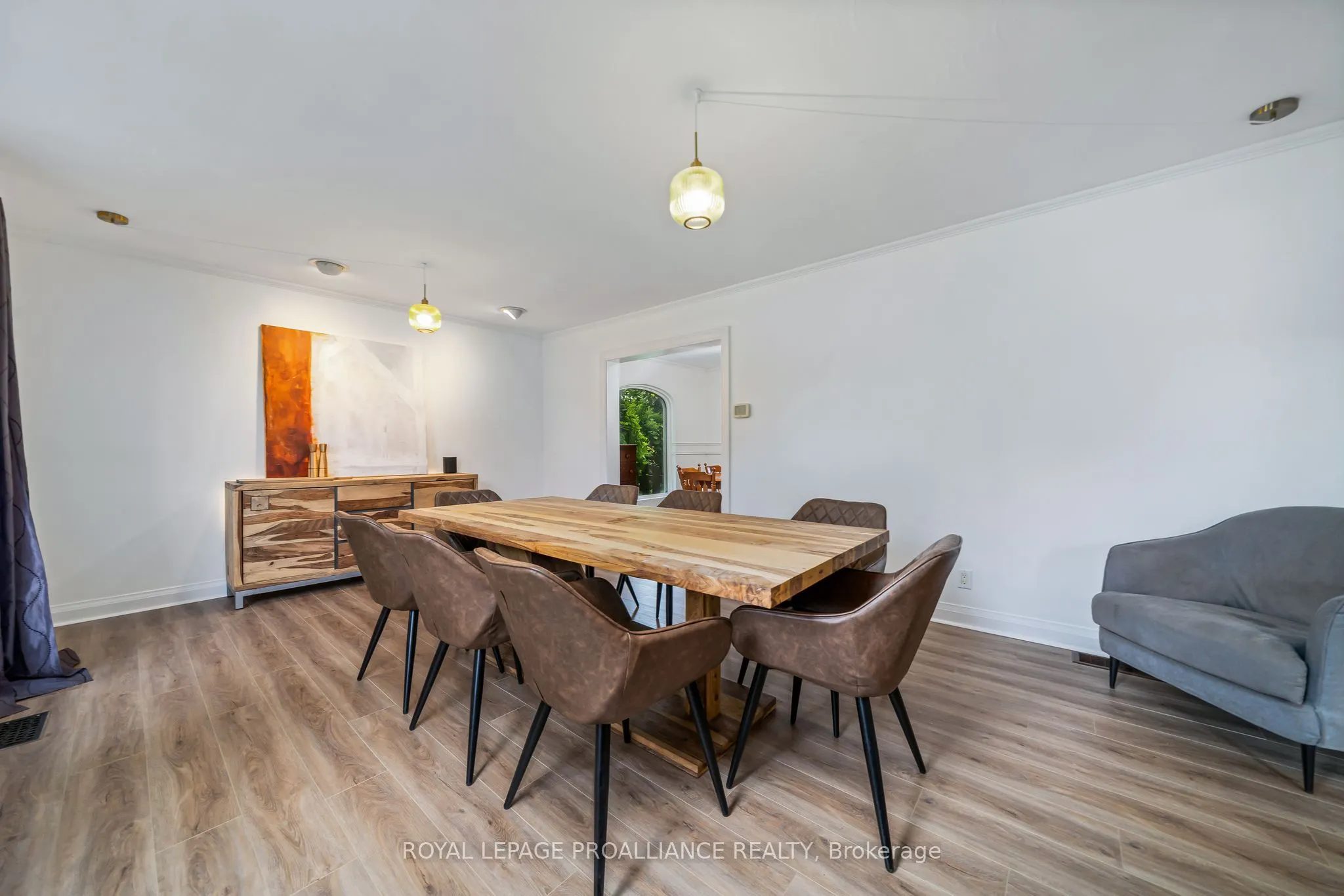 27 FOREST HILL Crescent