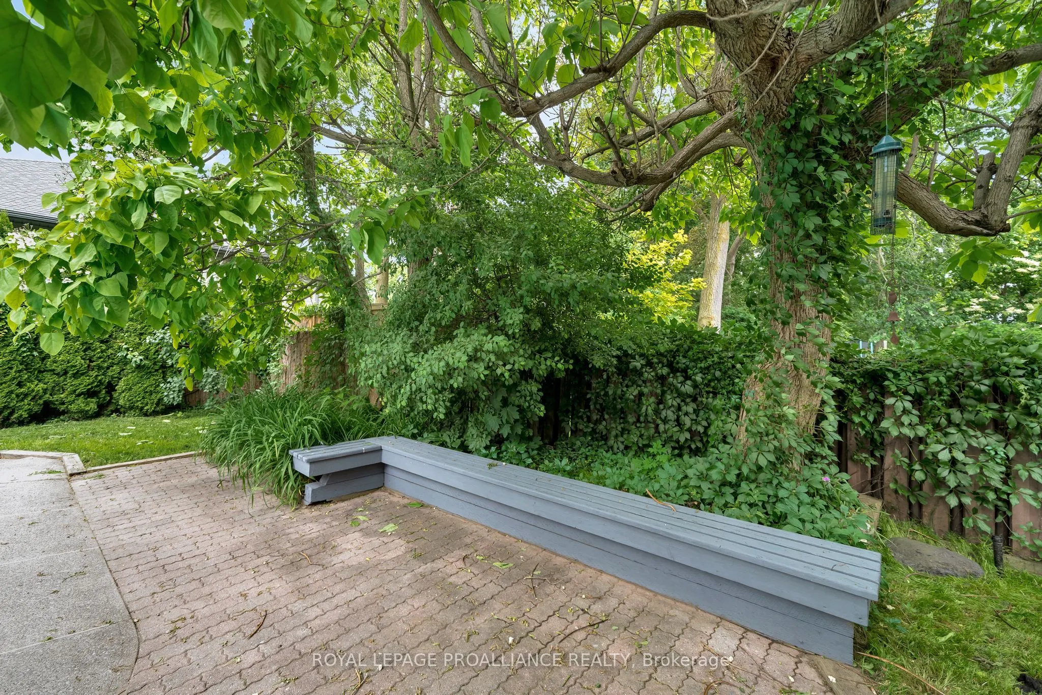 27 FOREST HILL Crescent