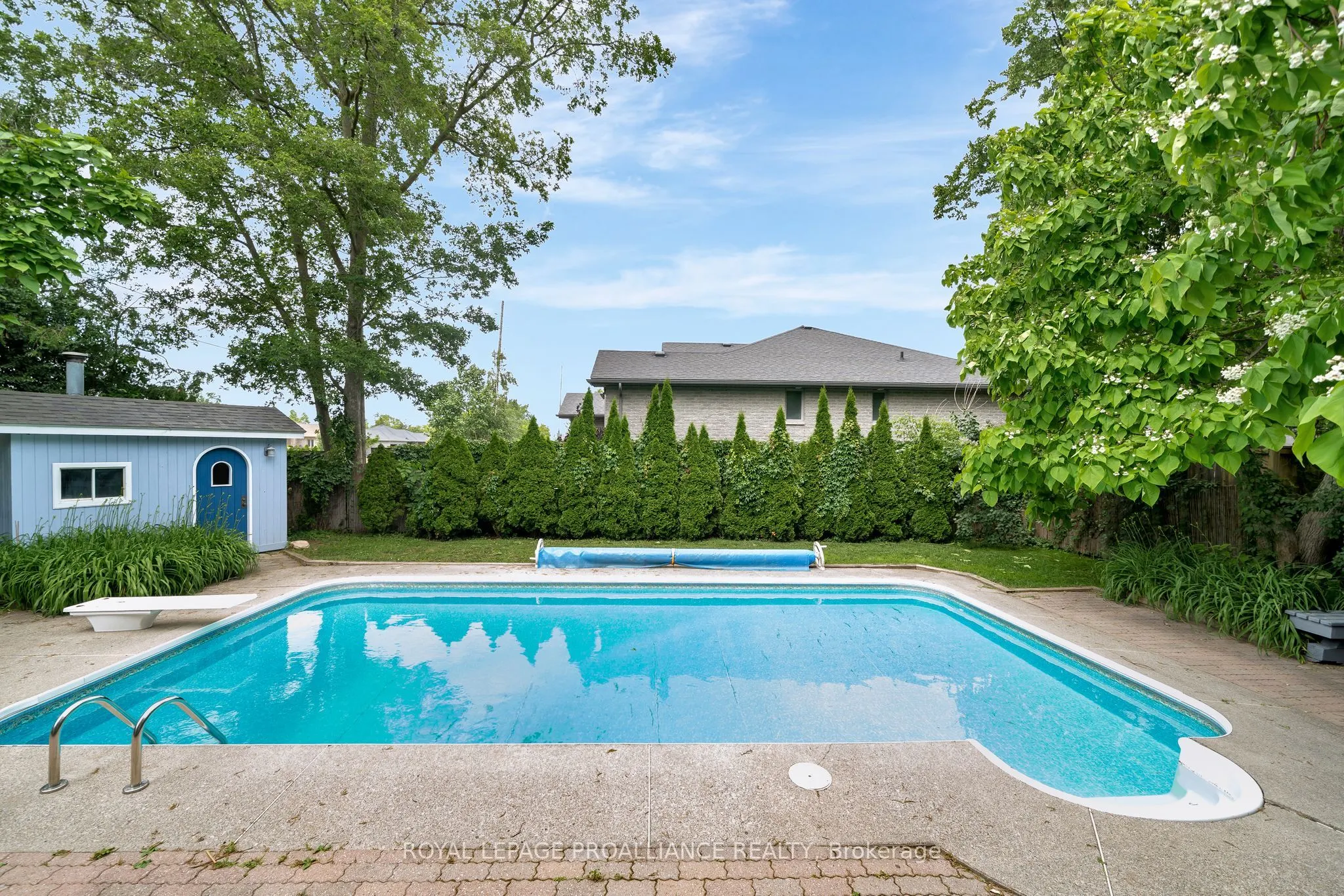 27 FOREST HILL Crescent