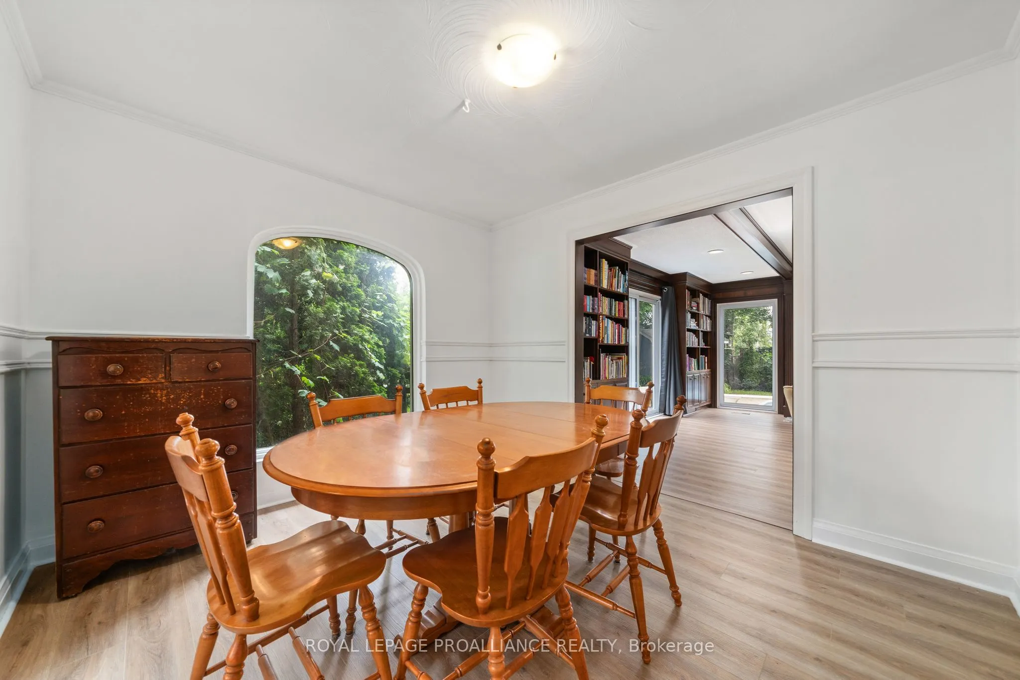 27 FOREST HILL Crescent