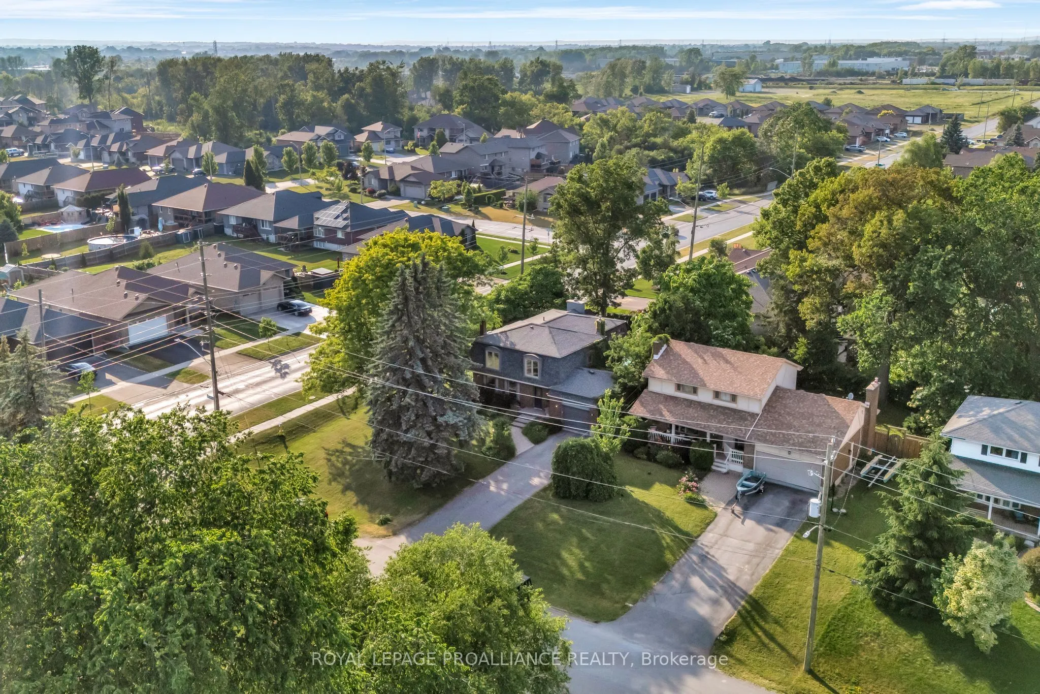 27 FOREST HILL Crescent