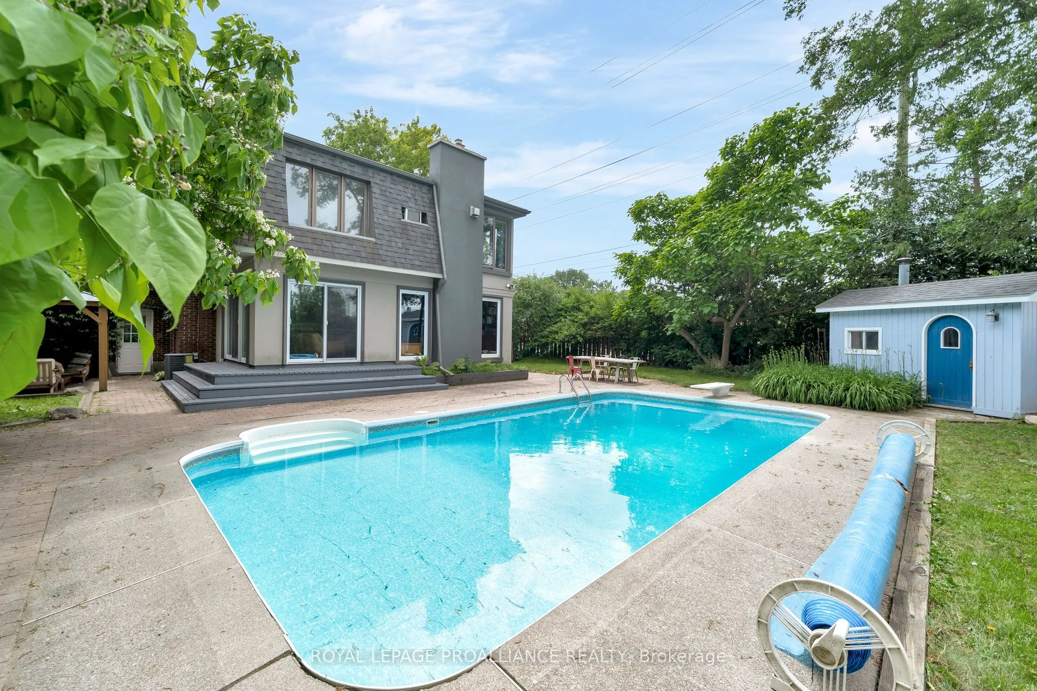 27 FOREST HILL Crescent