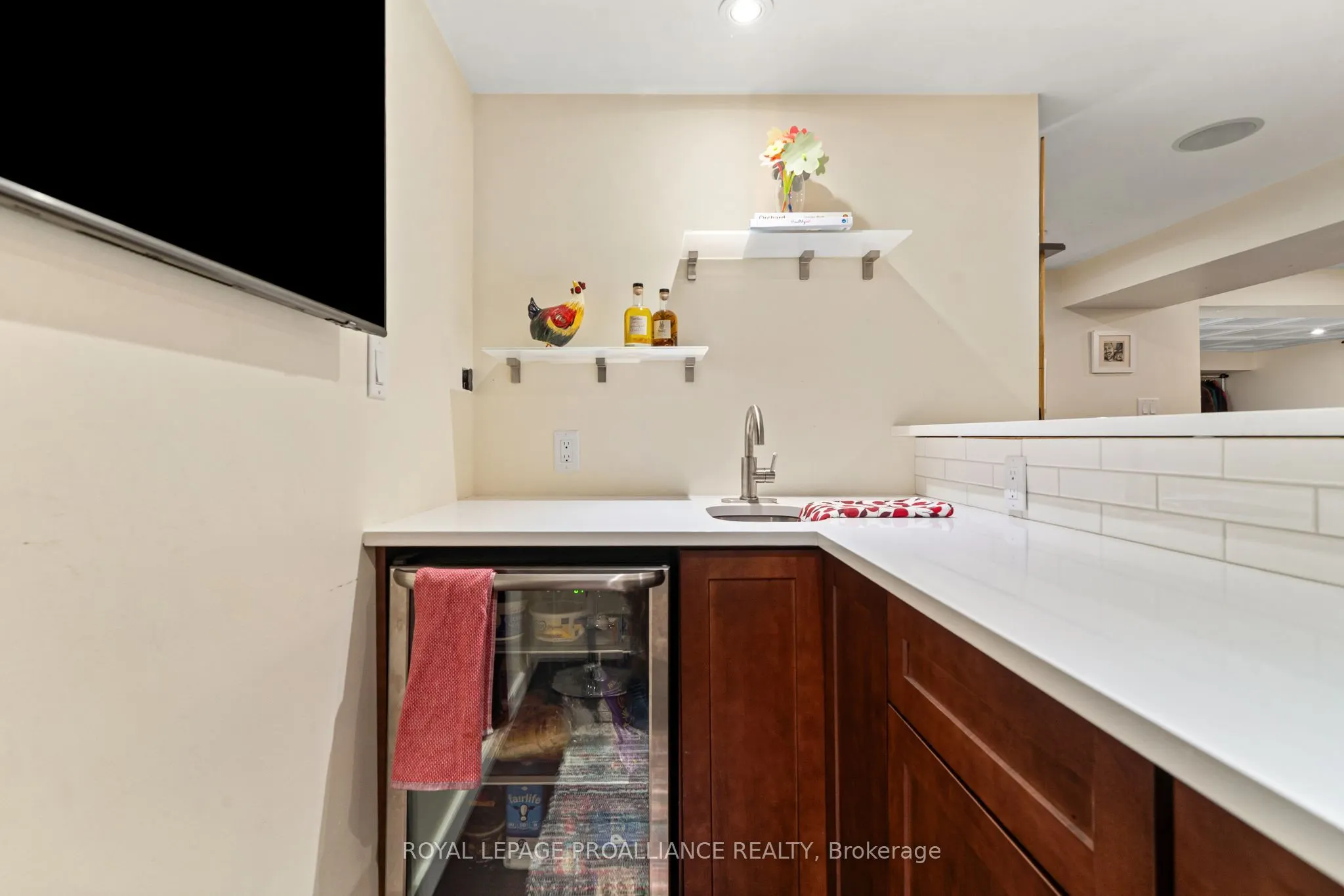 27 FOREST HILL Crescent