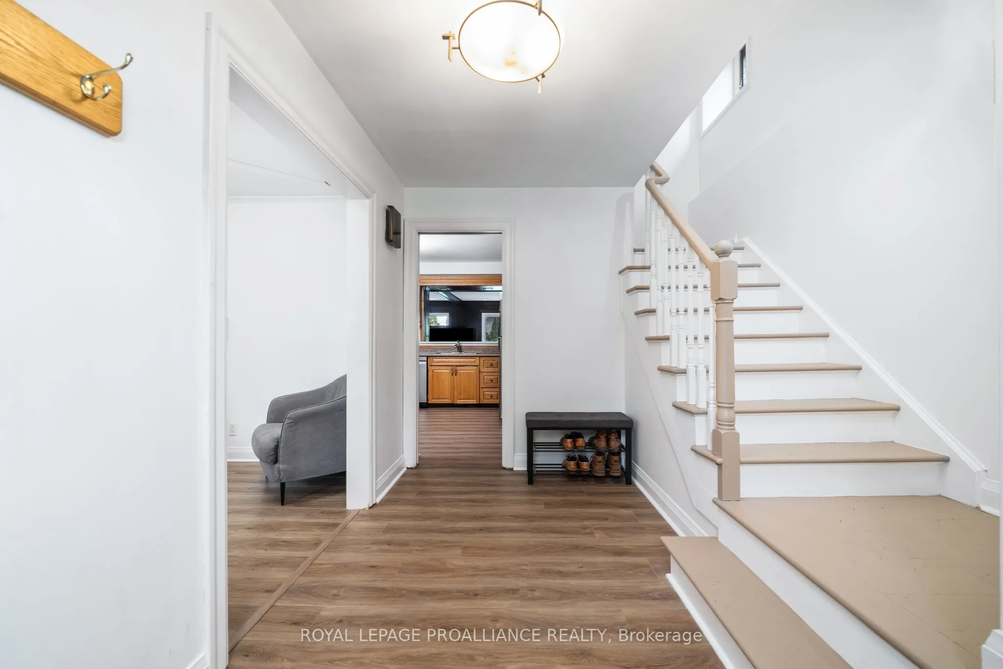 27 FOREST HILL Crescent