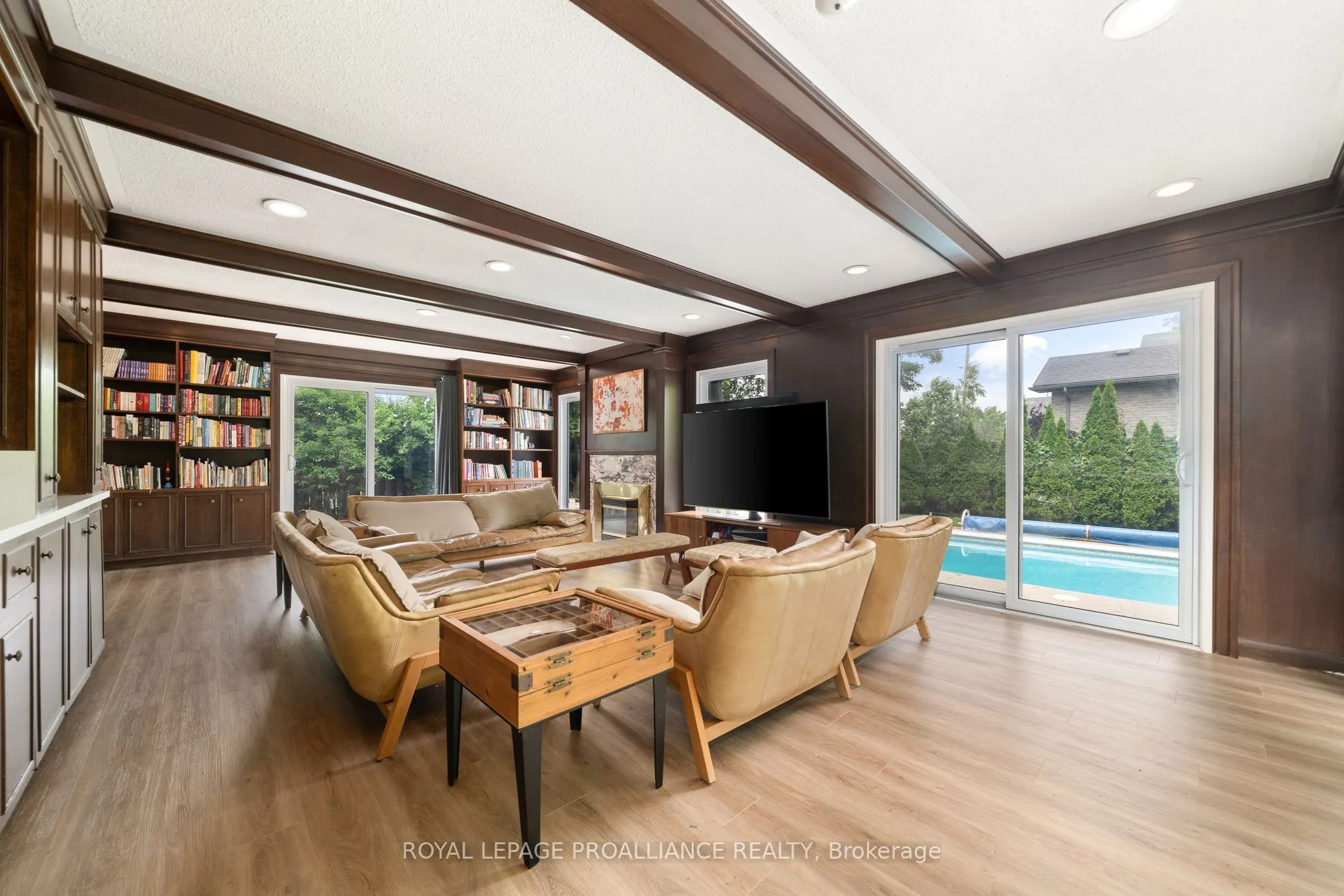 27 FOREST HILL Crescent
