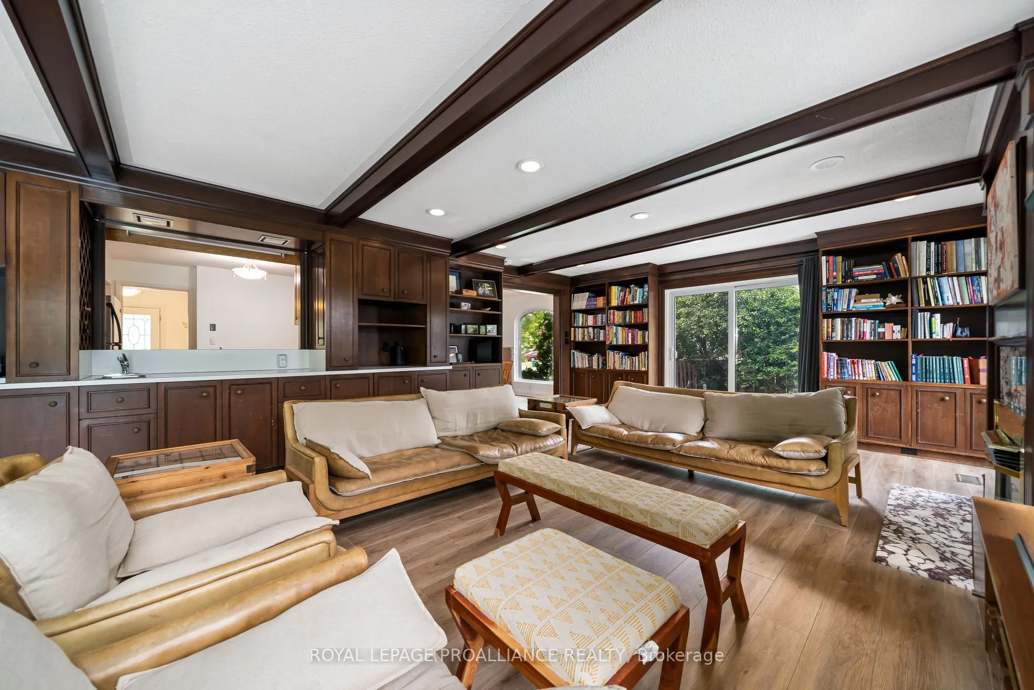 27 FOREST HILL Crescent