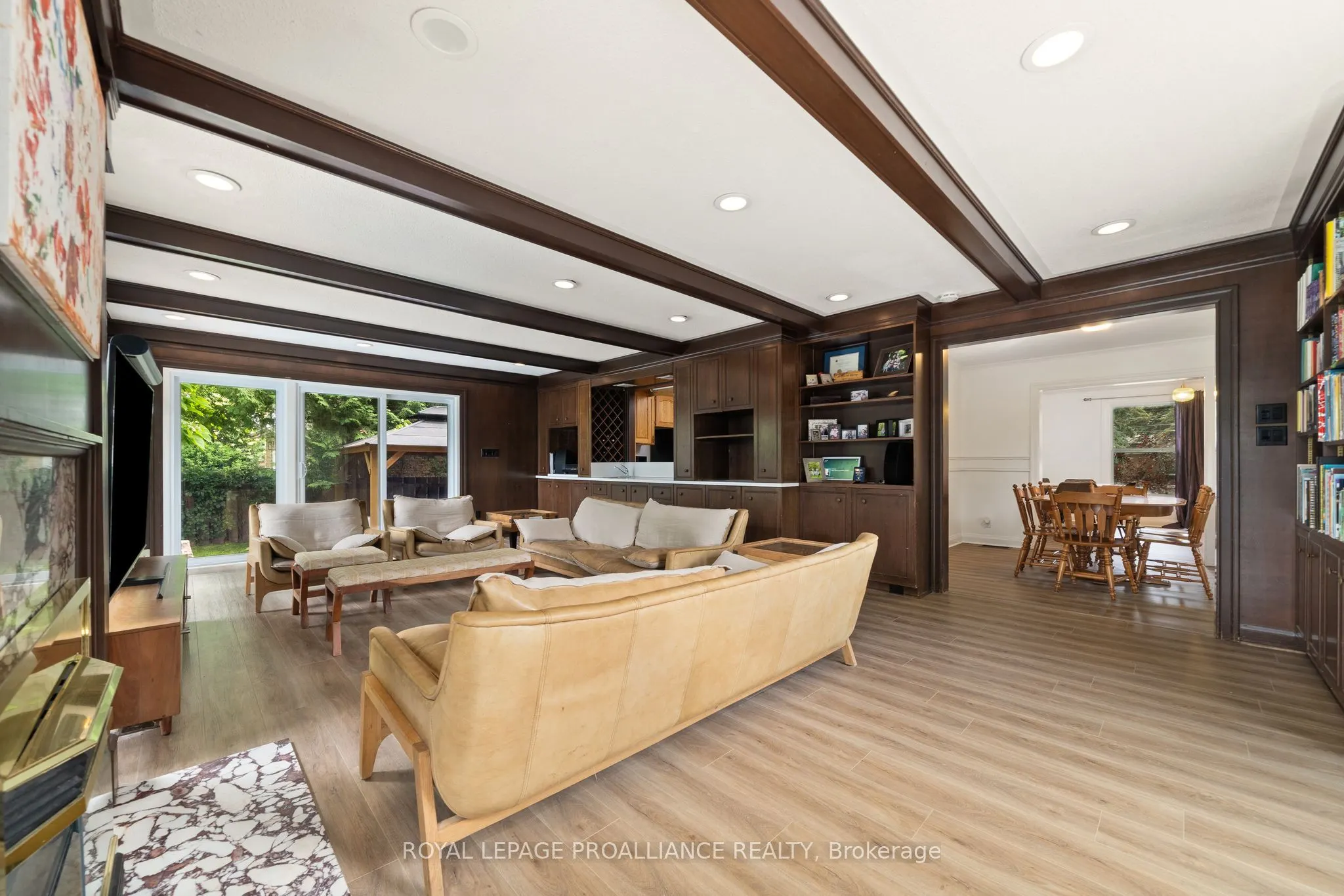 27 FOREST HILL Crescent