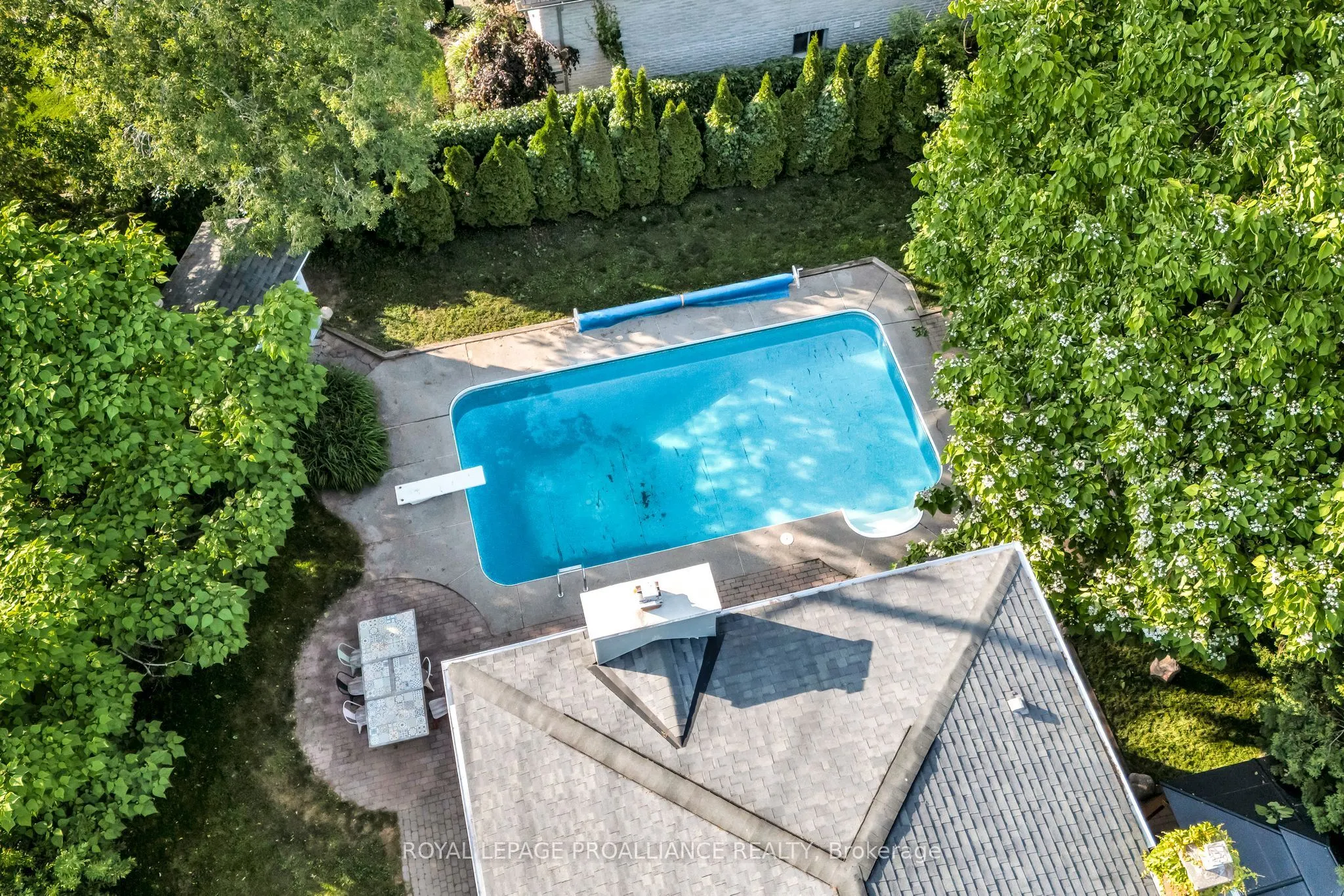 27 FOREST HILL Crescent