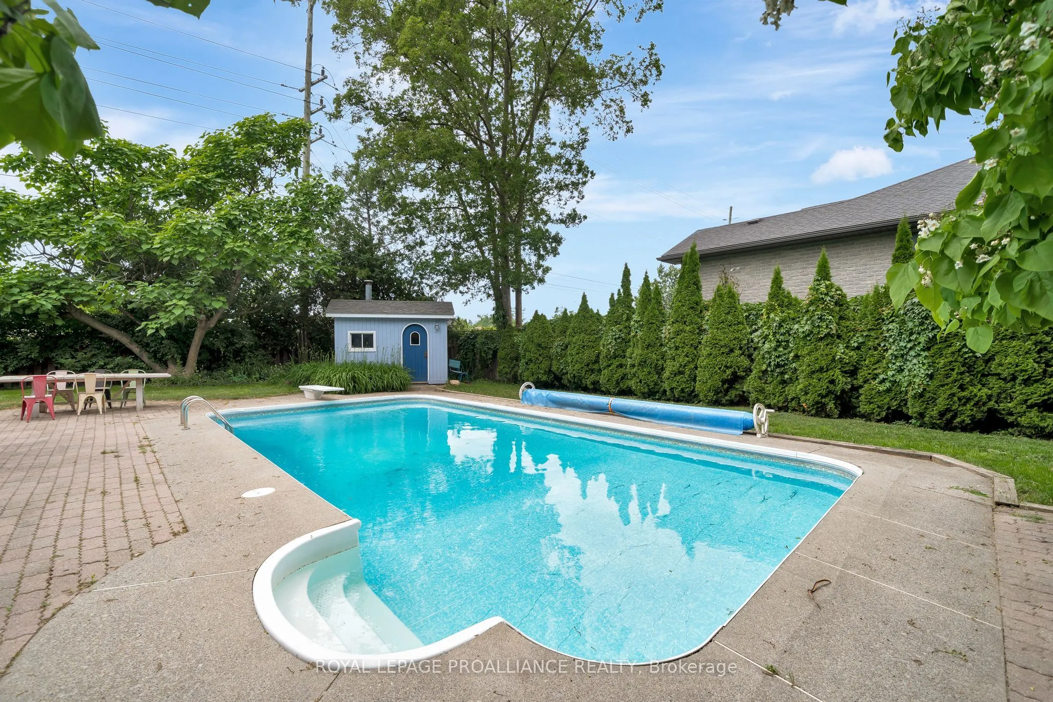 27 FOREST HILL Crescent