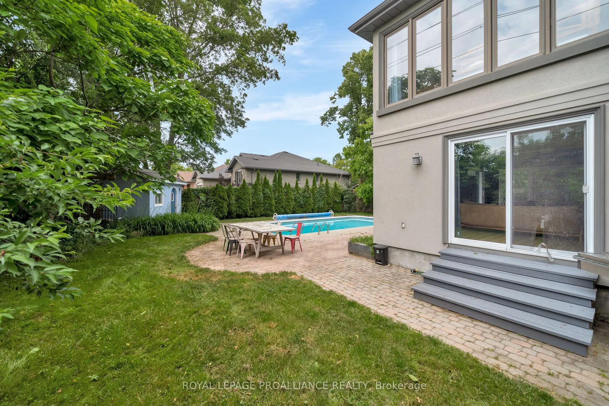 27 FOREST HILL Crescent