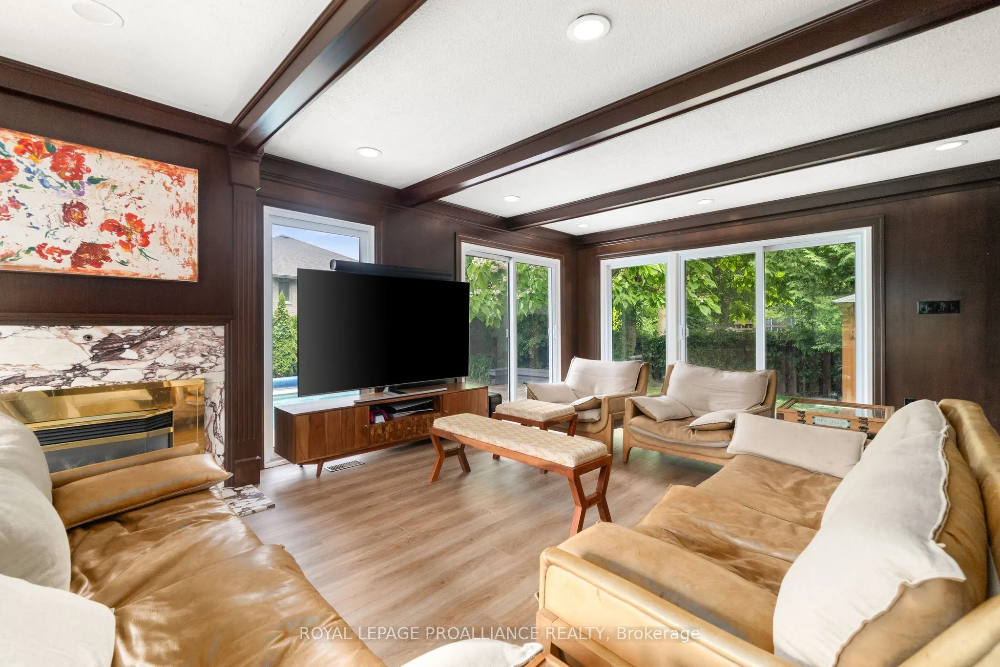 27 FOREST HILL Crescent