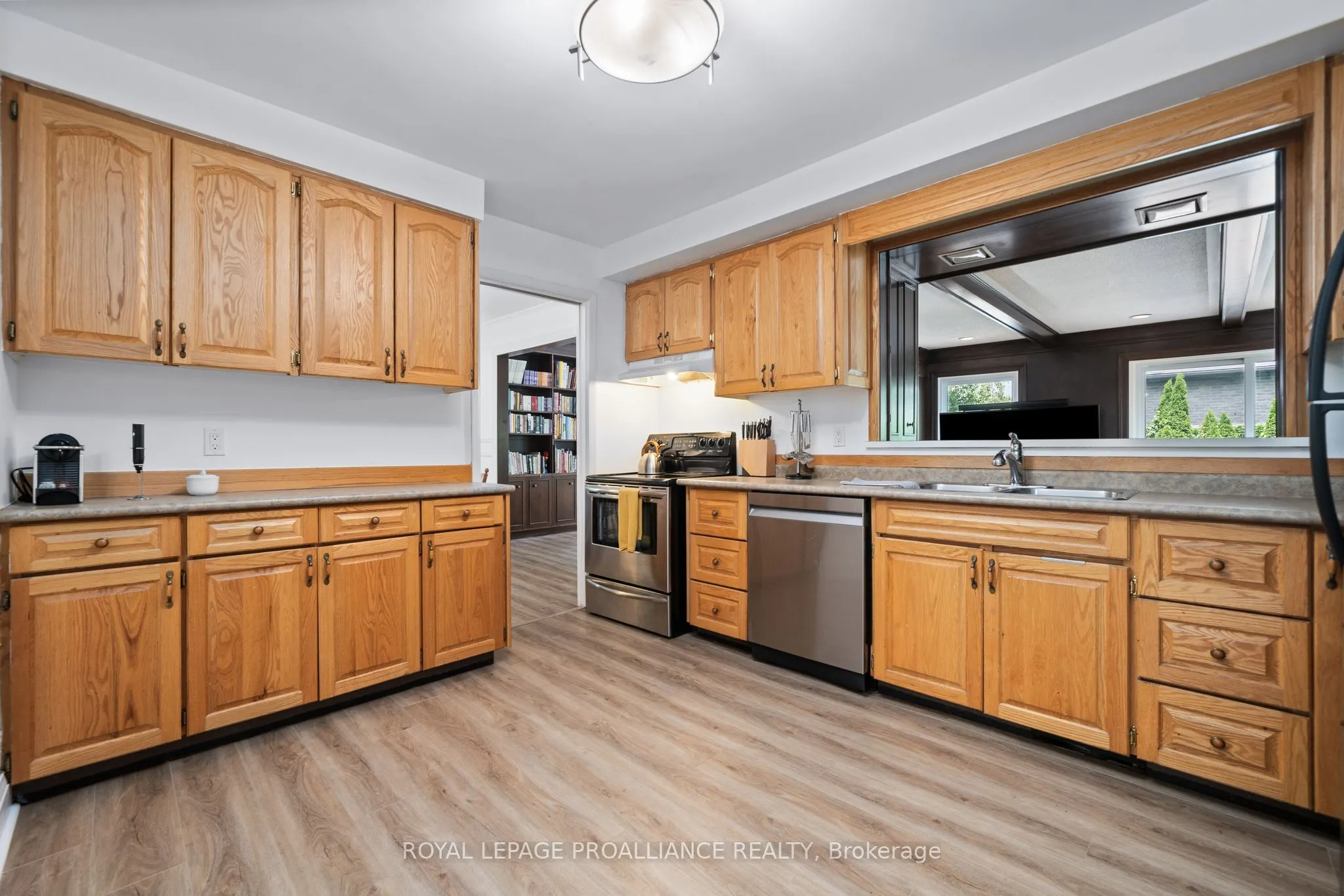27 FOREST HILL Crescent
