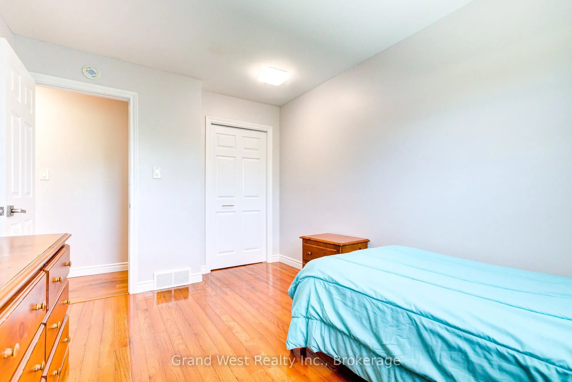 10 GLEN ABBEY Court