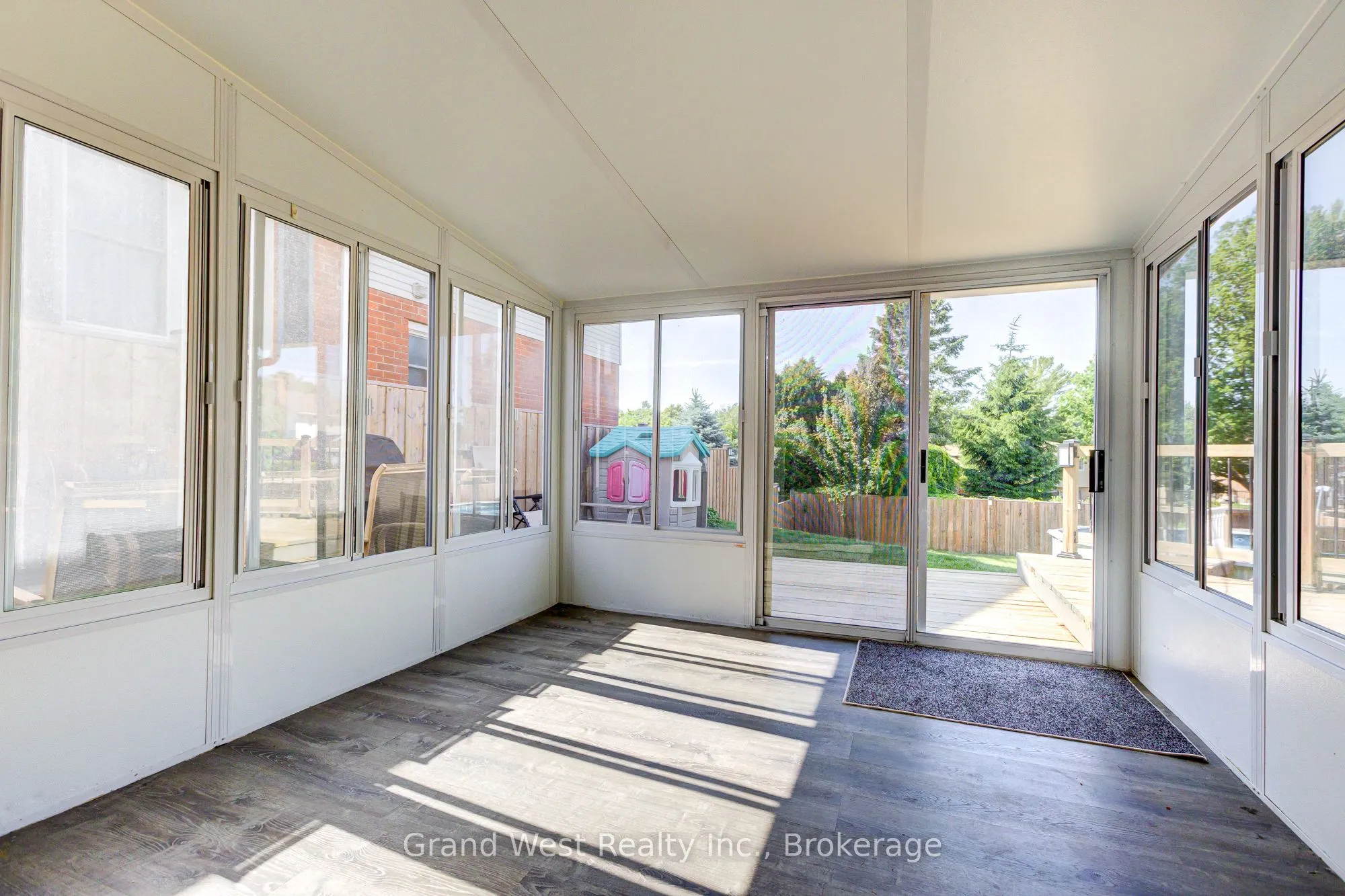 10 GLEN ABBEY Court