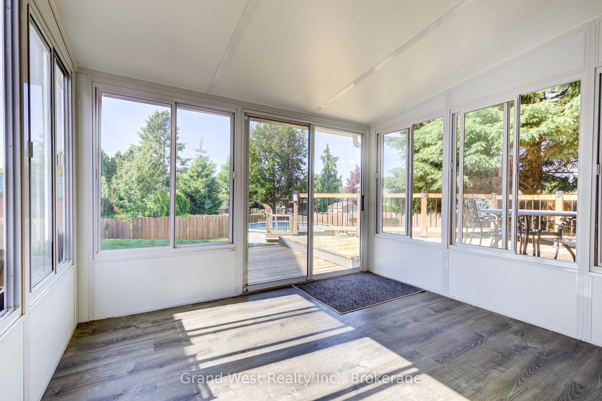 10 GLEN ABBEY Court