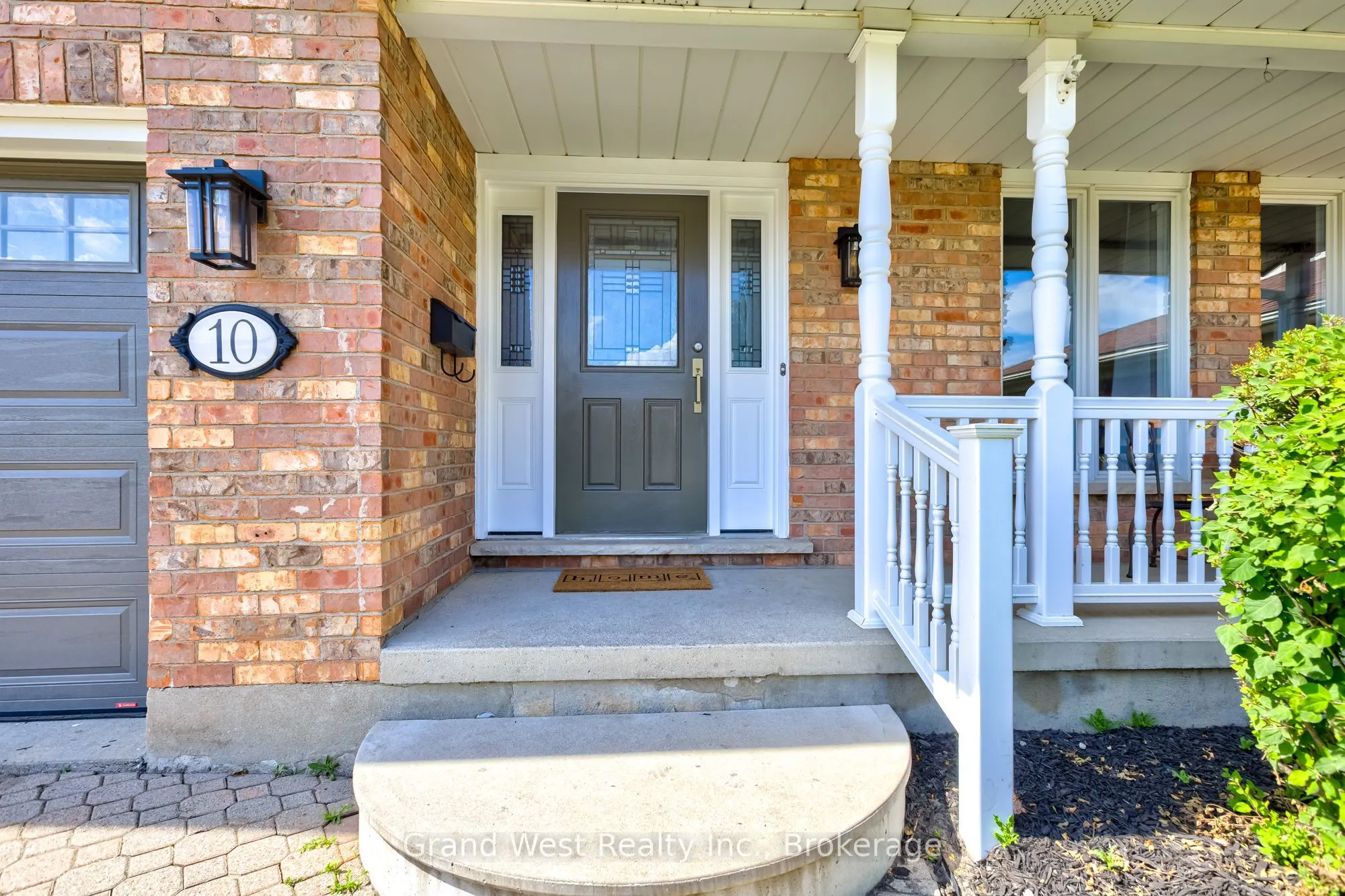 10 GLEN ABBEY Court