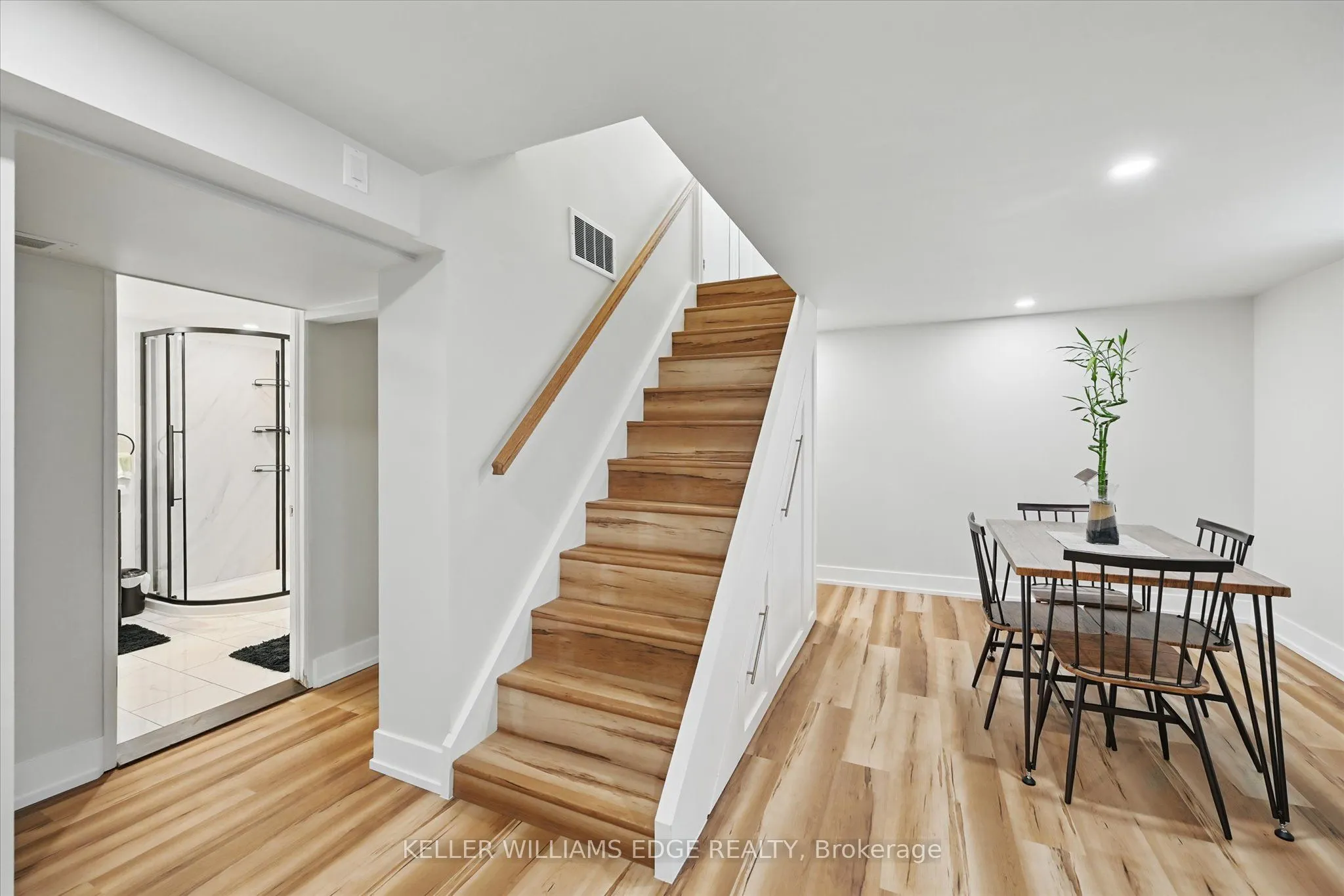 105 Weir Street S