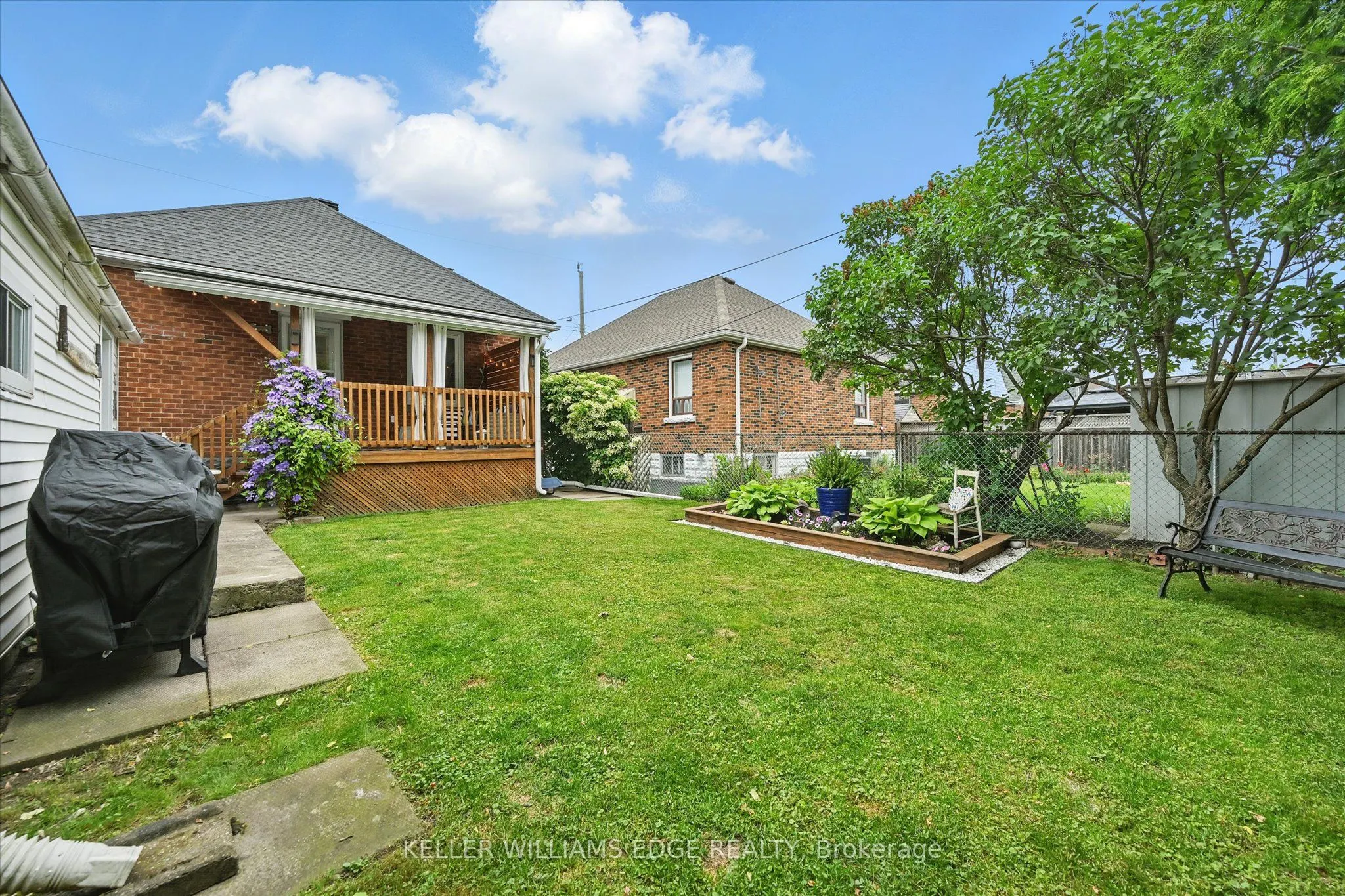 105 Weir Street S