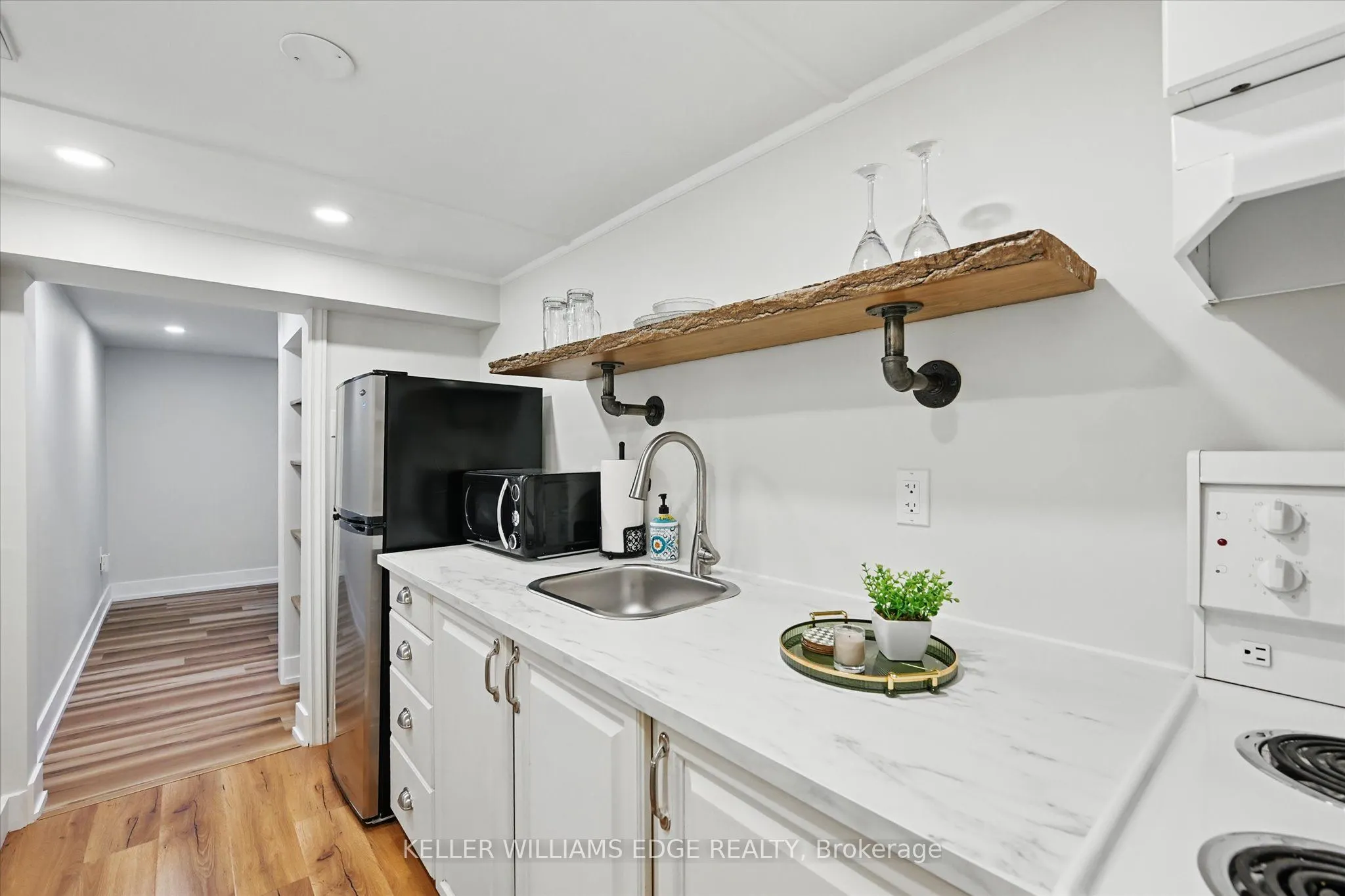 105 Weir Street S