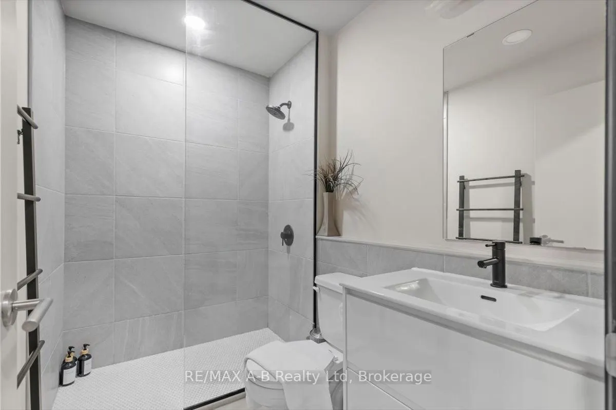 245 DOWNIE Street, #112