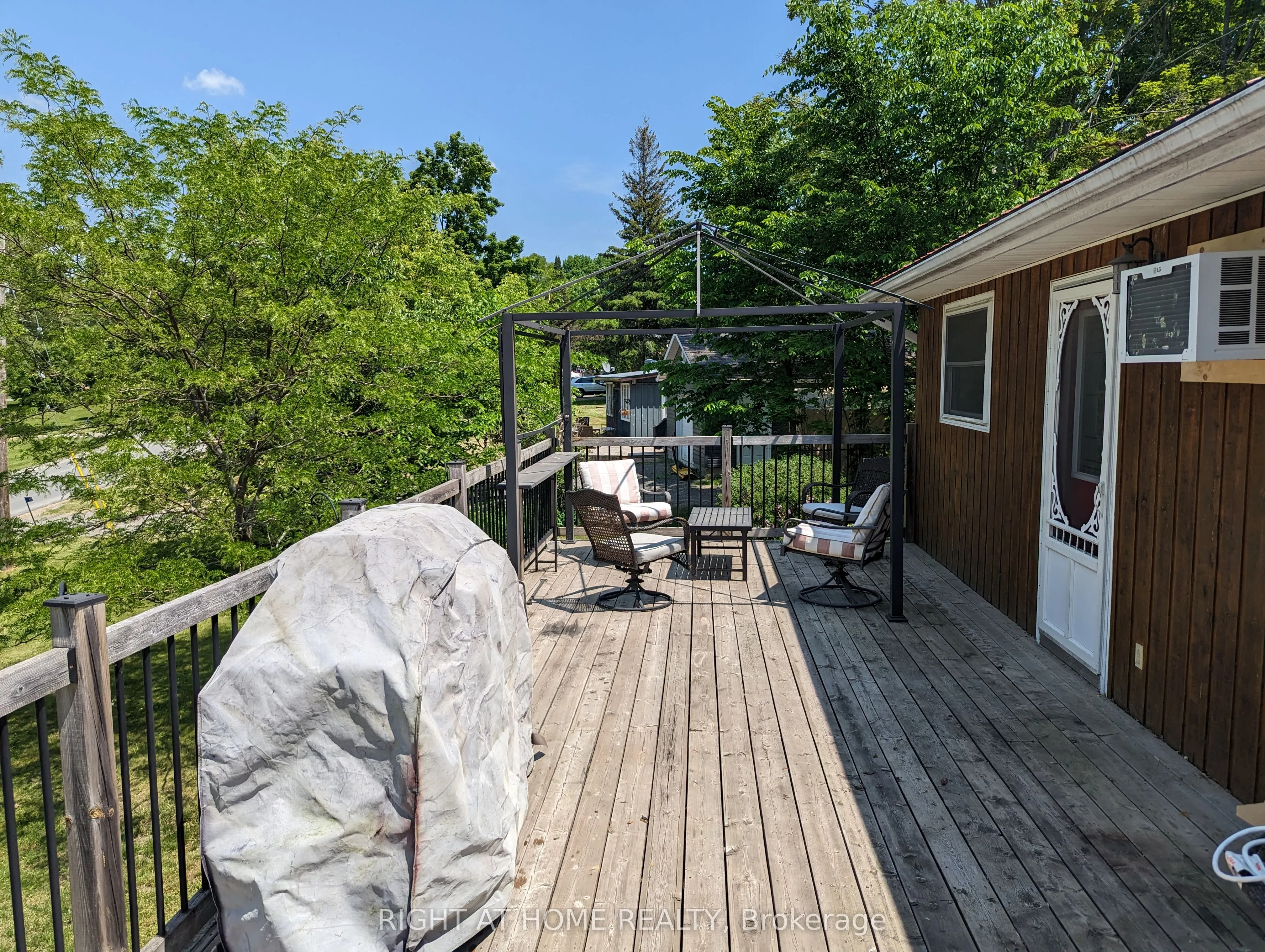 4 Lakeshore Road