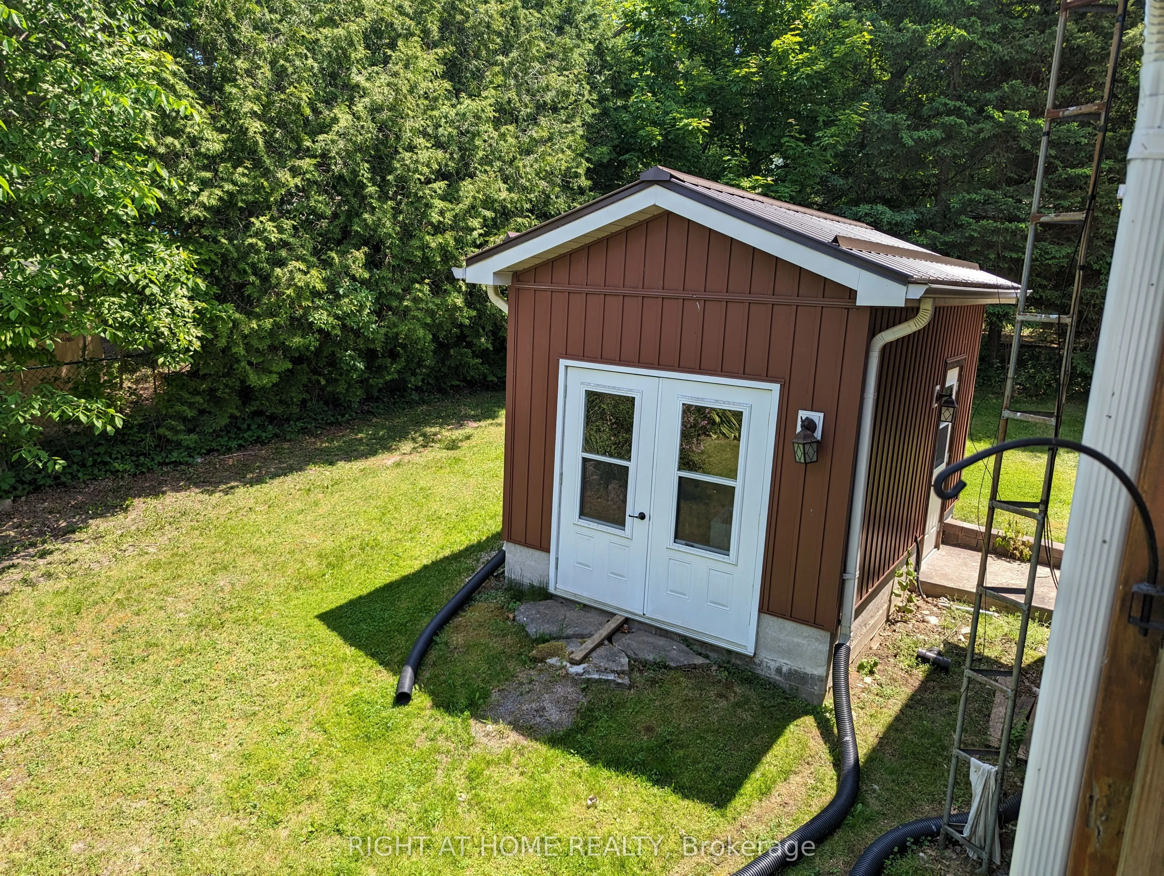 4 Lakeshore Road