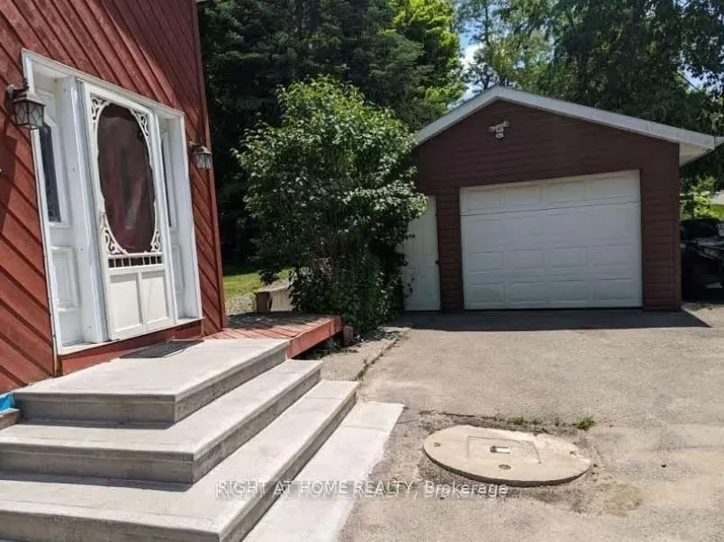 4 Lakeshore Road