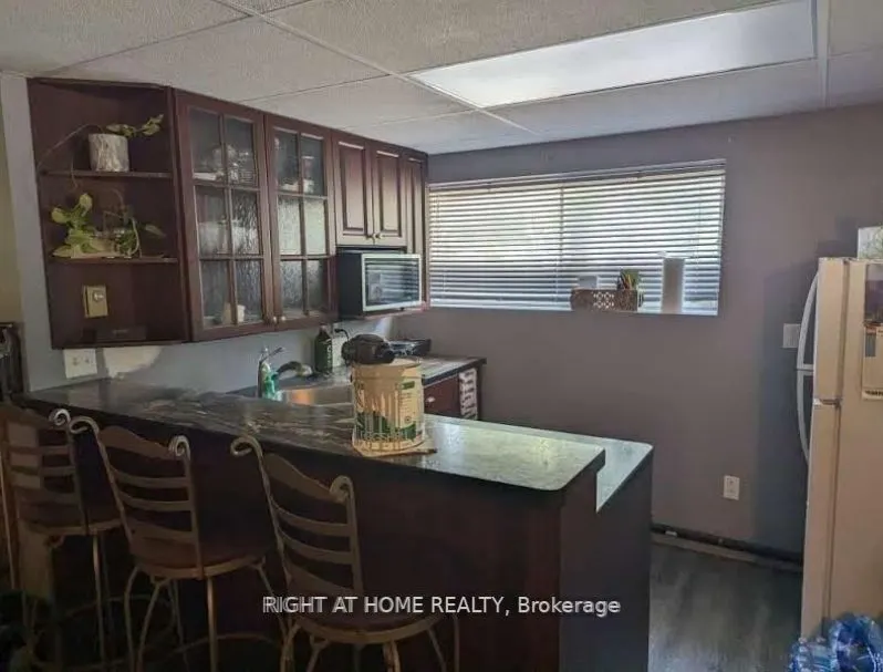 4 Lakeshore Road