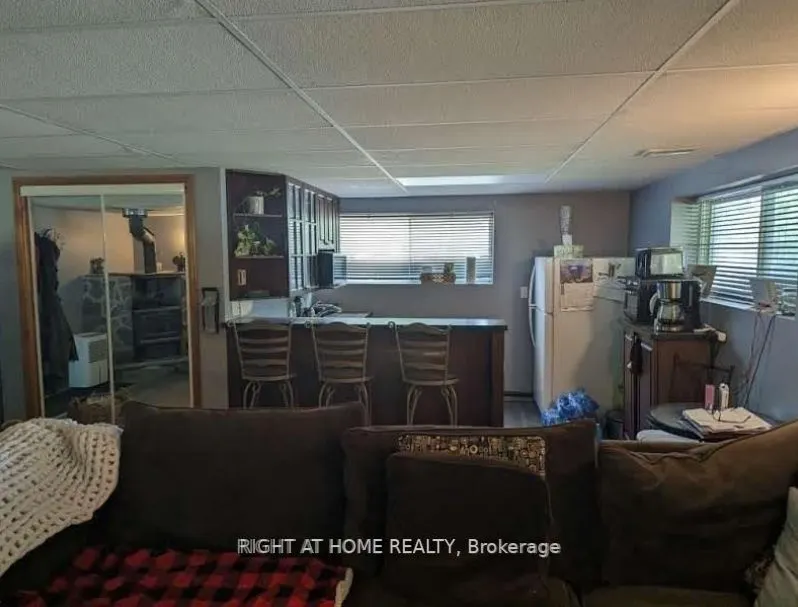 4 Lakeshore Road