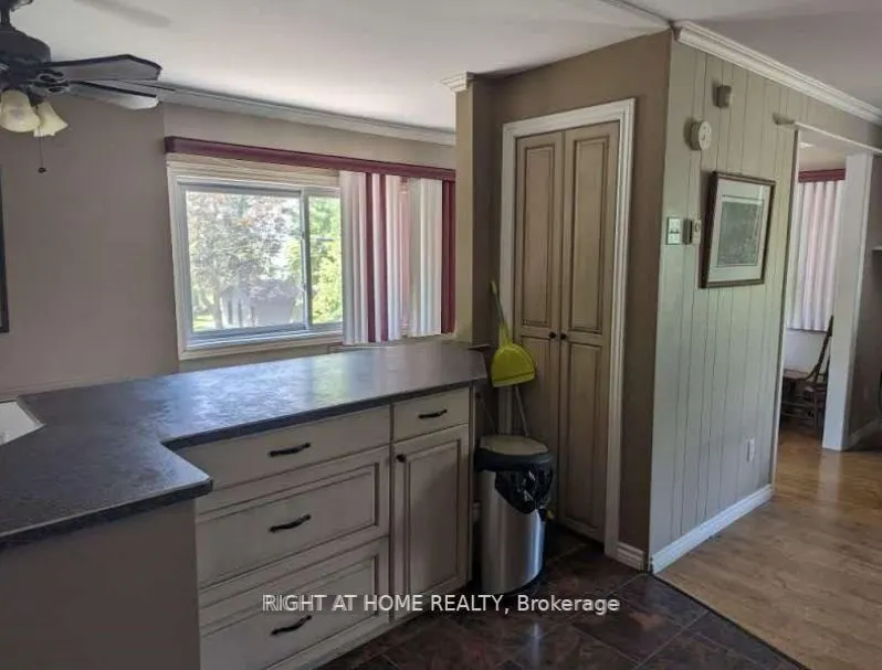 4 Lakeshore Road