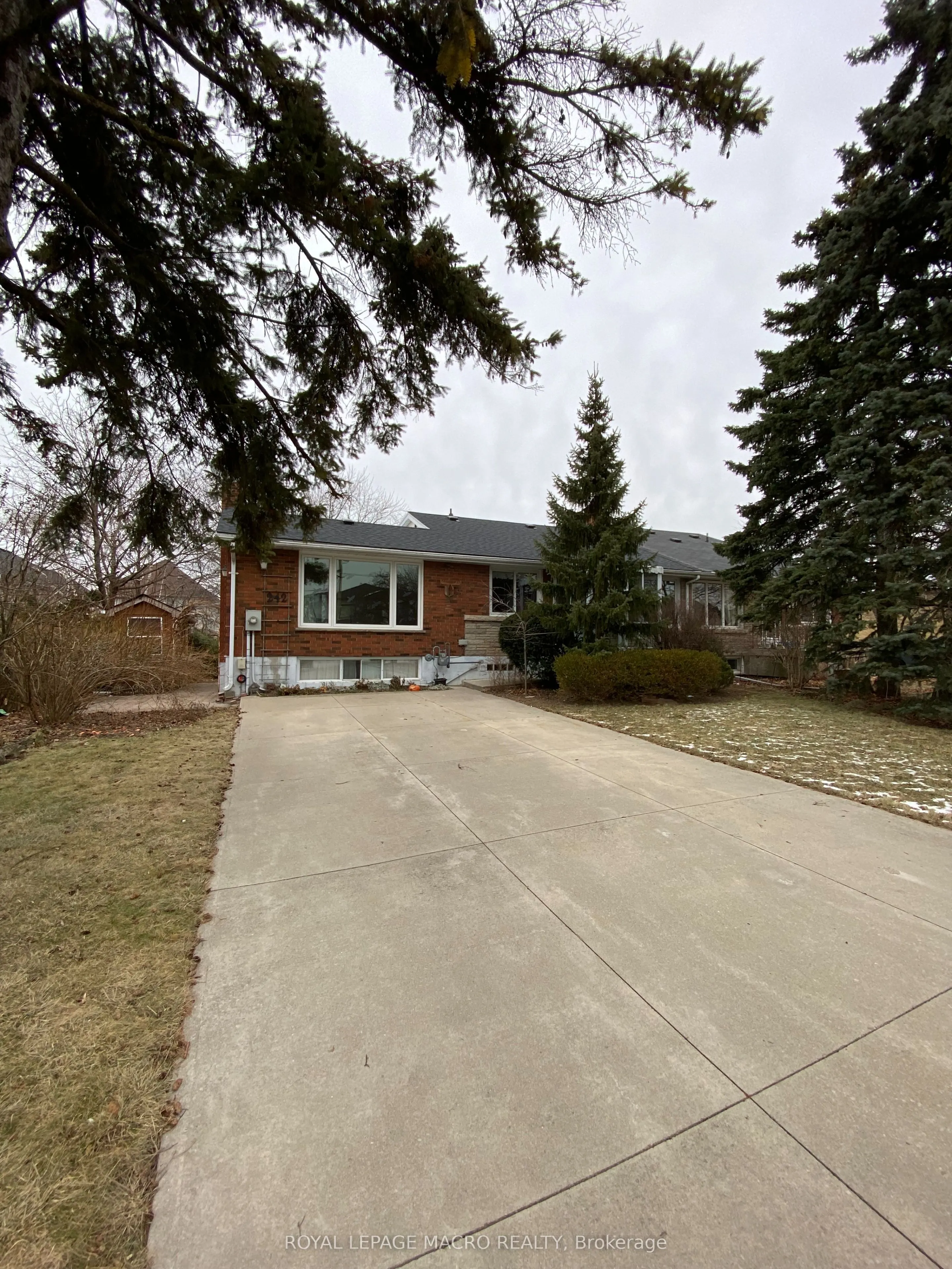 242 Highland Road W
