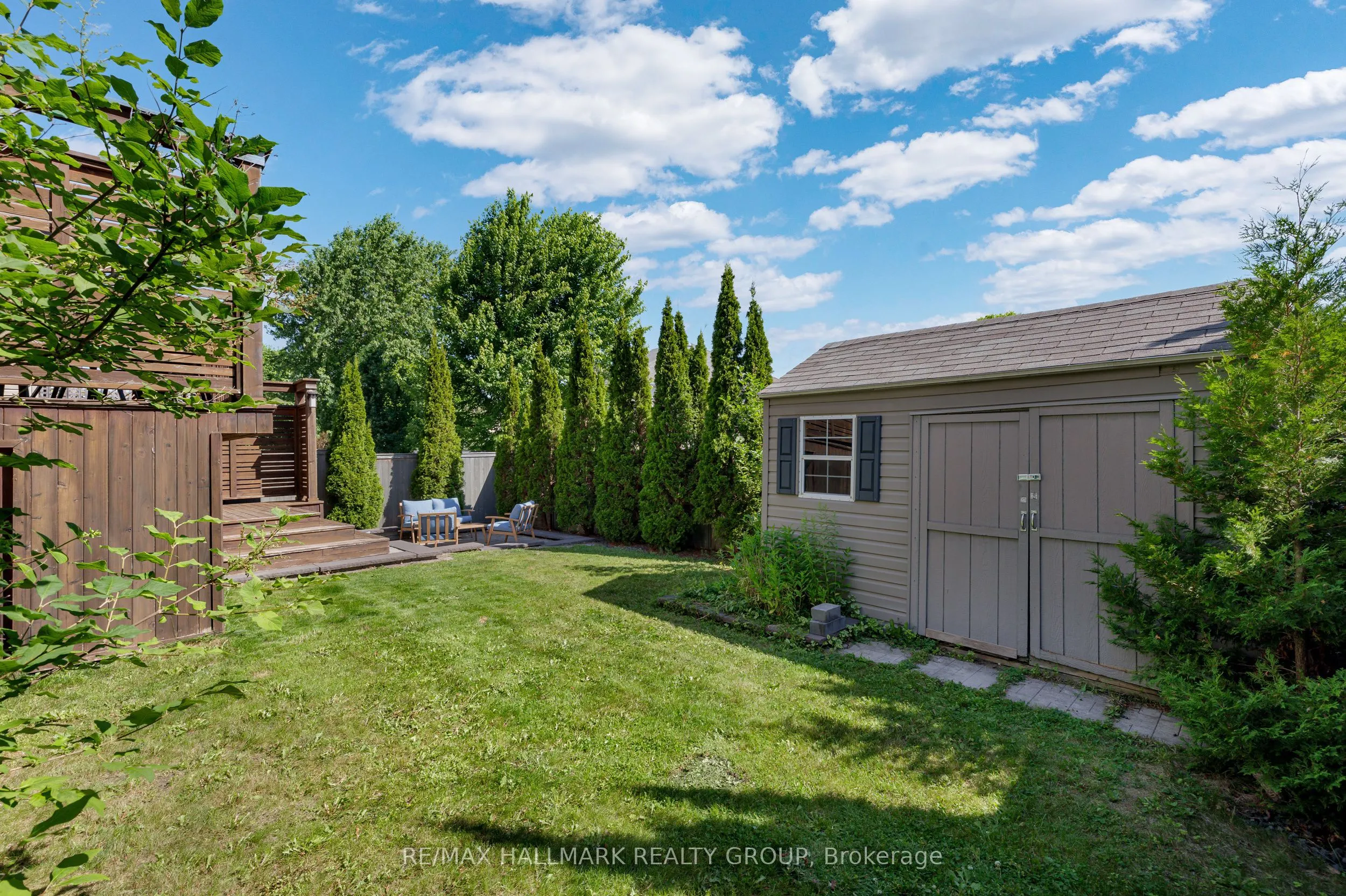 451 LANDSWOOD Way