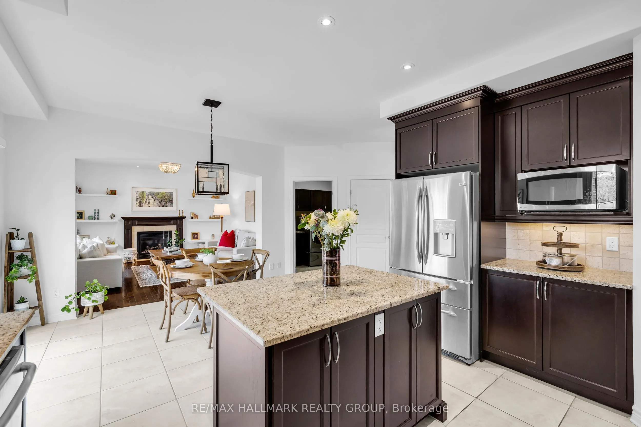 451 LANDSWOOD Way