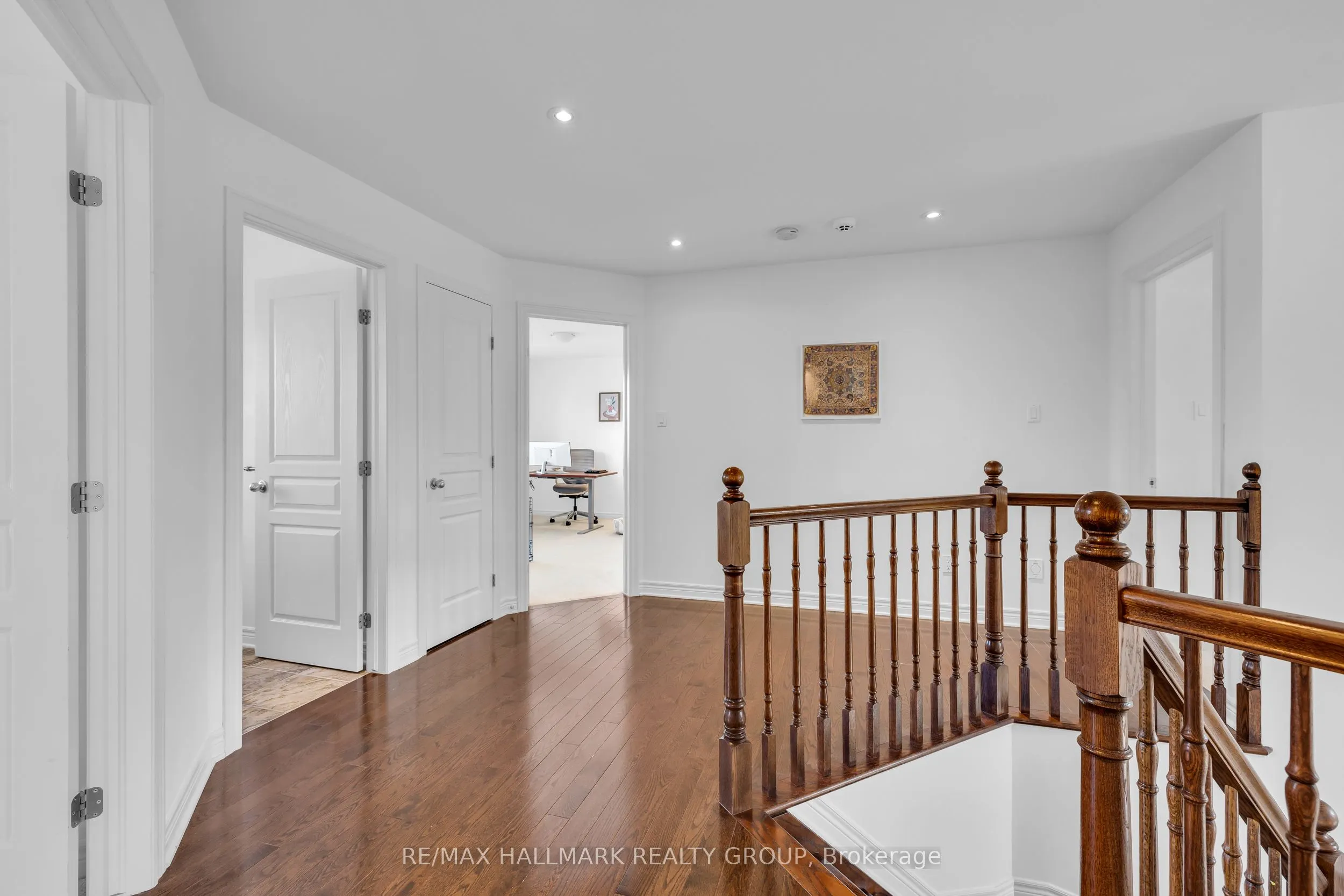 451 LANDSWOOD Way