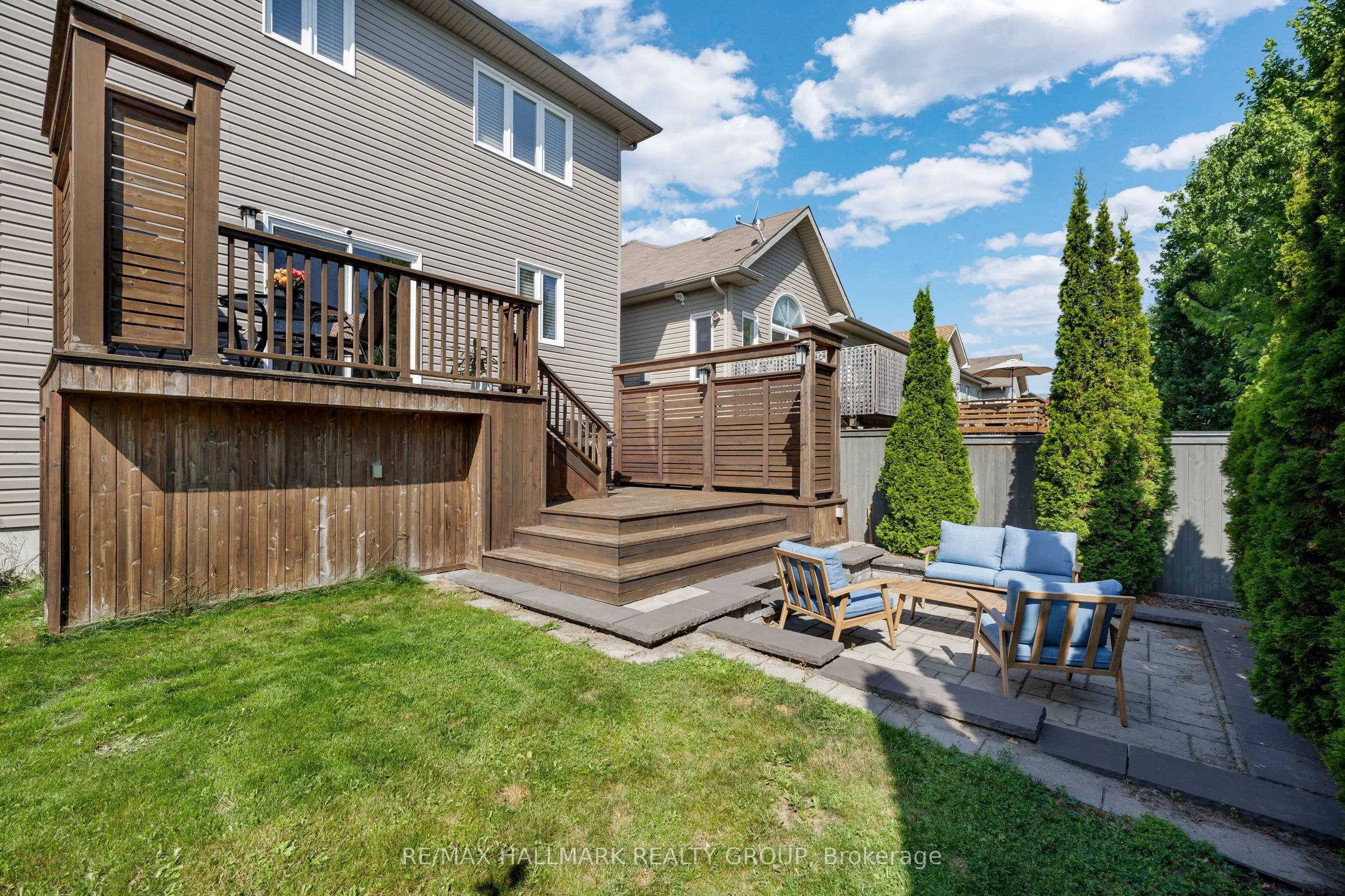 451 LANDSWOOD Way