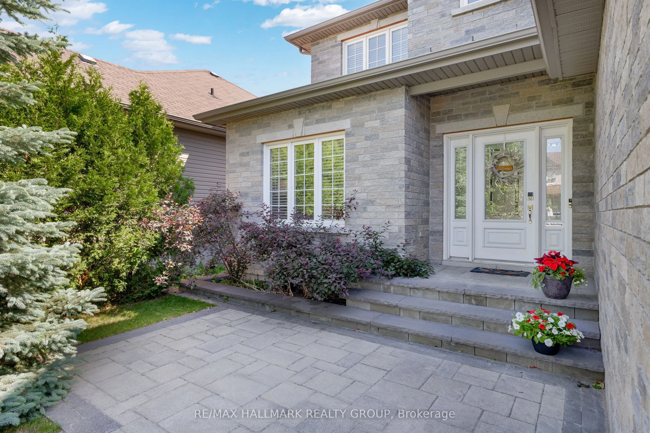 451 LANDSWOOD Way
