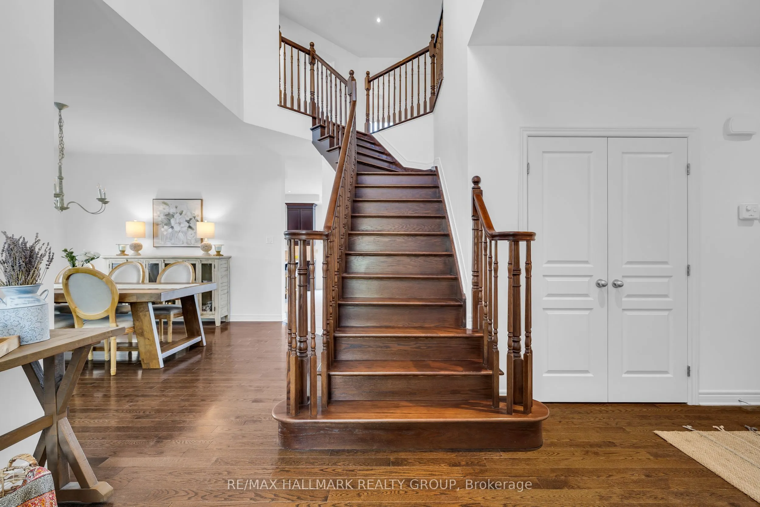 451 LANDSWOOD Way
